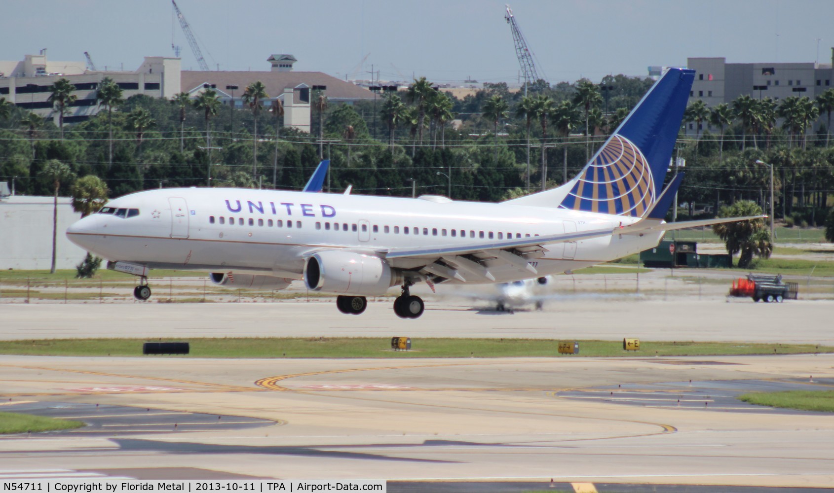 N54711, 1998 Boeing 737-724 C/N 28782, United 737-700