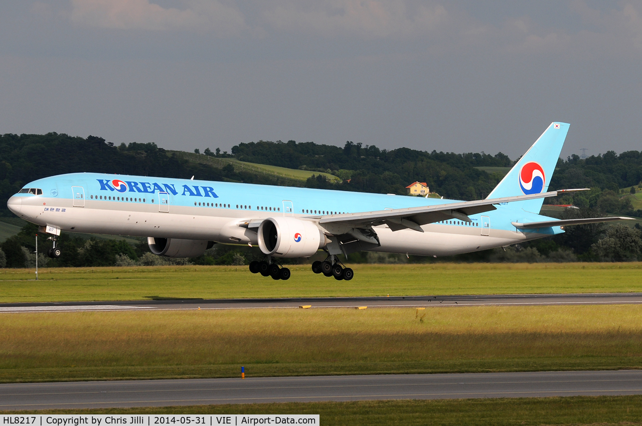 HL8217, 2011 Boeing 777-3B5/ER C/N 37648, Korean Air