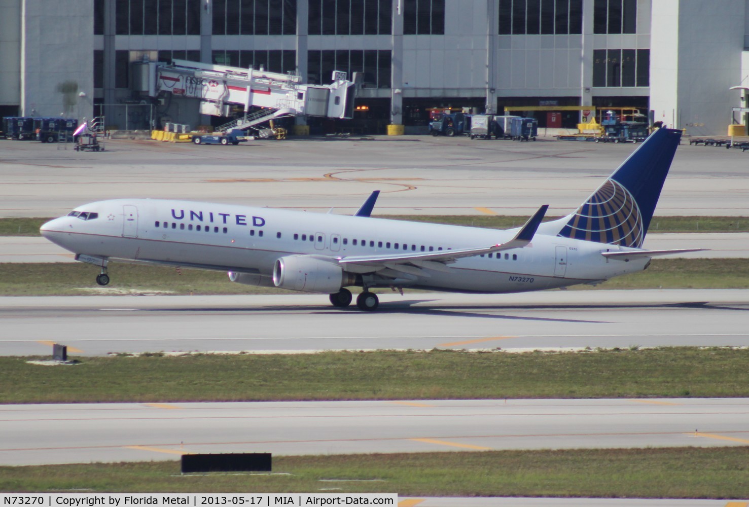 N73270, 2001 Boeing 737-824 C/N 31632, United 737-800