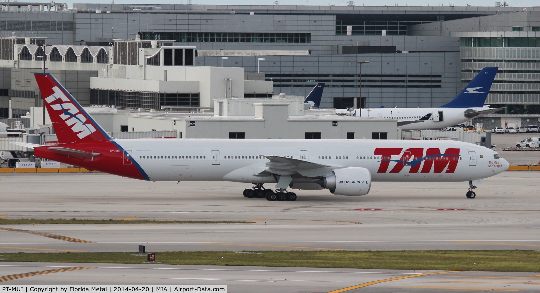 PT-MUI, 2013 Boeing 777-32W/ER C/N 40589, TAM 777-300