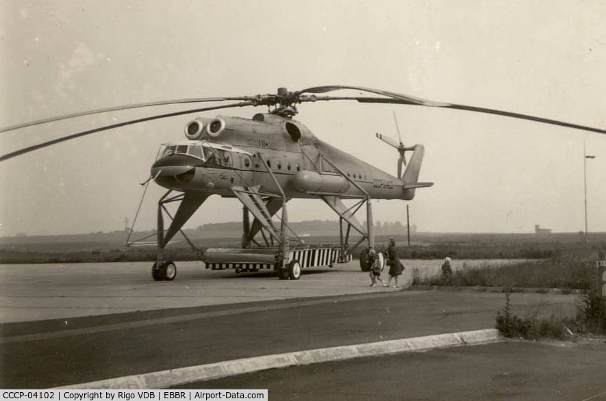 CCCP-04102, Mil Mi-10 Harke C/N 01-02, This was the second prototype of the Mi-10.
The helicopter landed at Brussels Airport on the way from Russia
to the Paris Airshow in 1965.