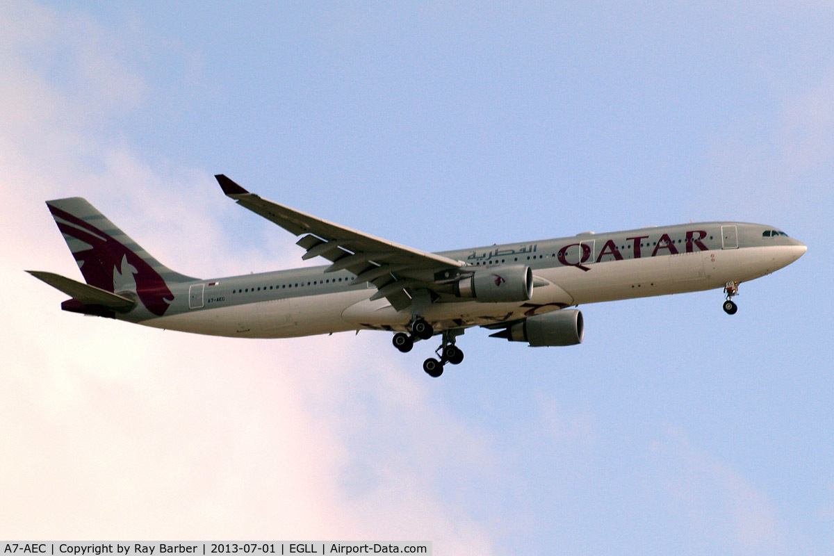 A7-AEC, 2005 Airbus A330-302 C/N 659, Airbus A330-302 [659] (Qatar Airways) Home~G 01/07/2013. On approach 27L.