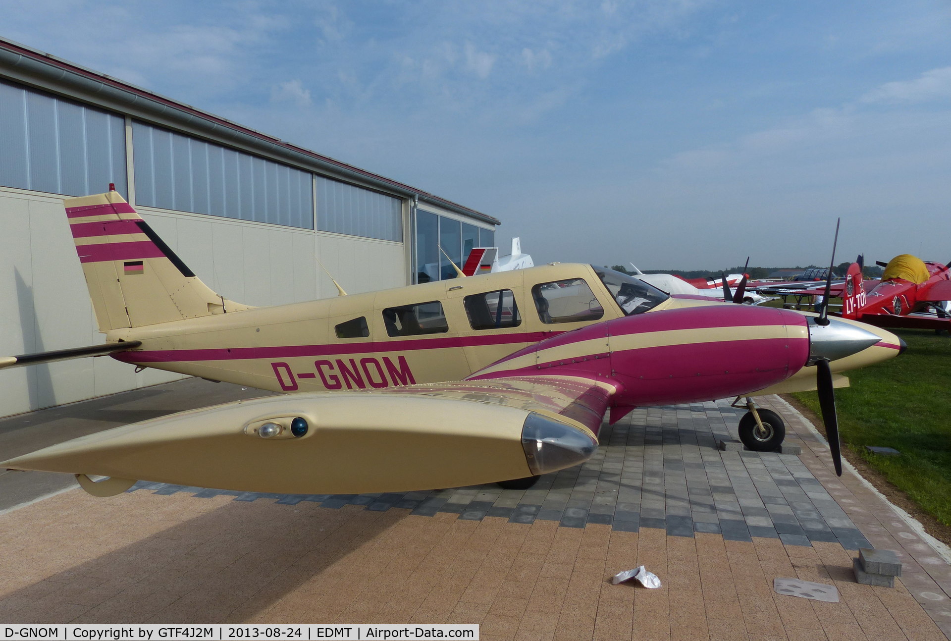 D-GNOM, Piper PA-34-220T Seneca III C/N 34-8233022, D-GNOM at Tannheim 24.8.13
