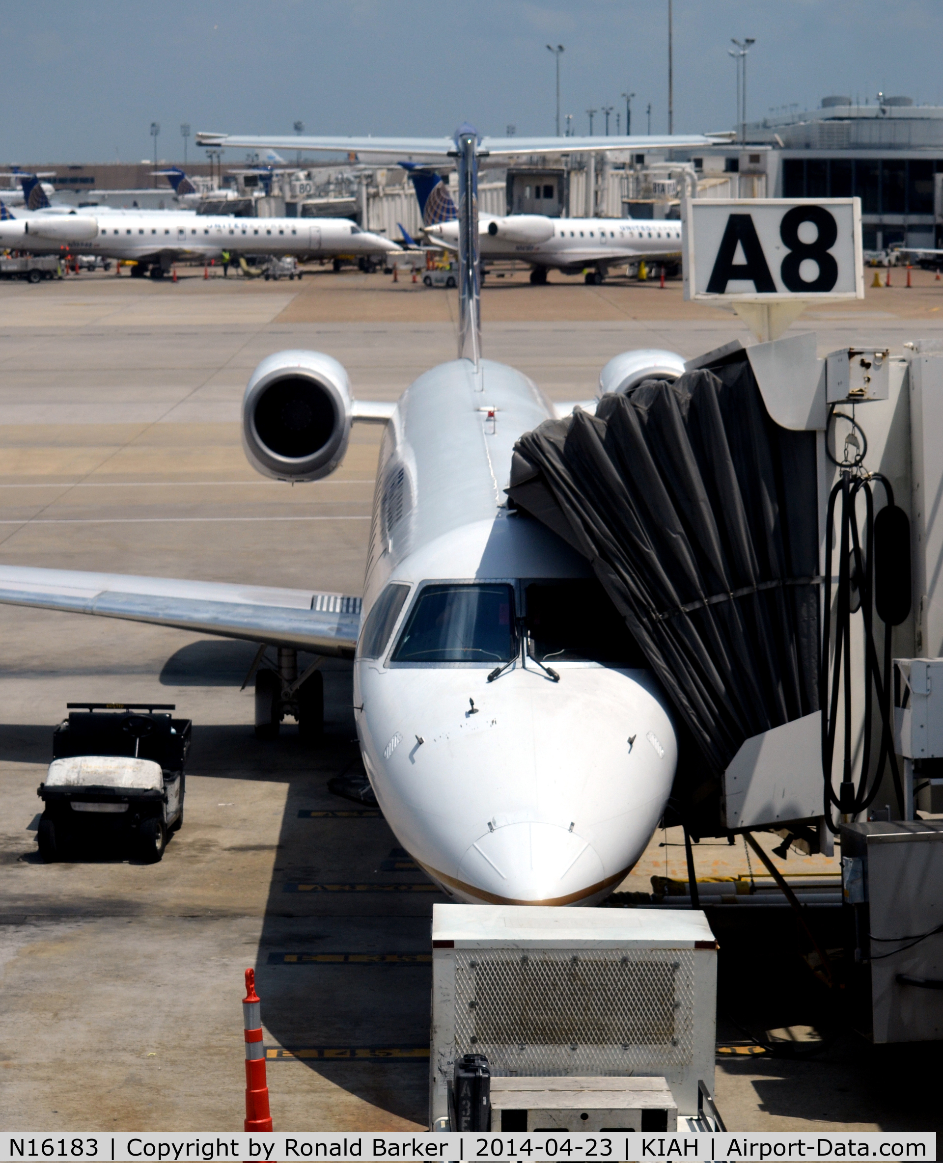 N16183, 2005 Embraer ERJ-145XR (EMB-145XR) C/N 14500914, Boarding at gate A8, Houston