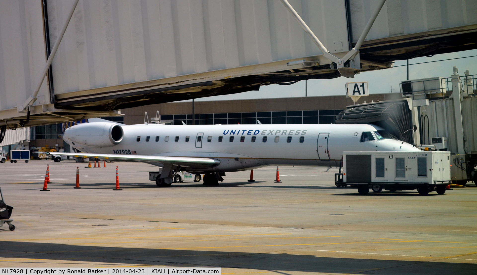 N17928, 1996 Embraer EMB-145EP (ERJ-145EP) C/N 145007, Gate A1, Houston