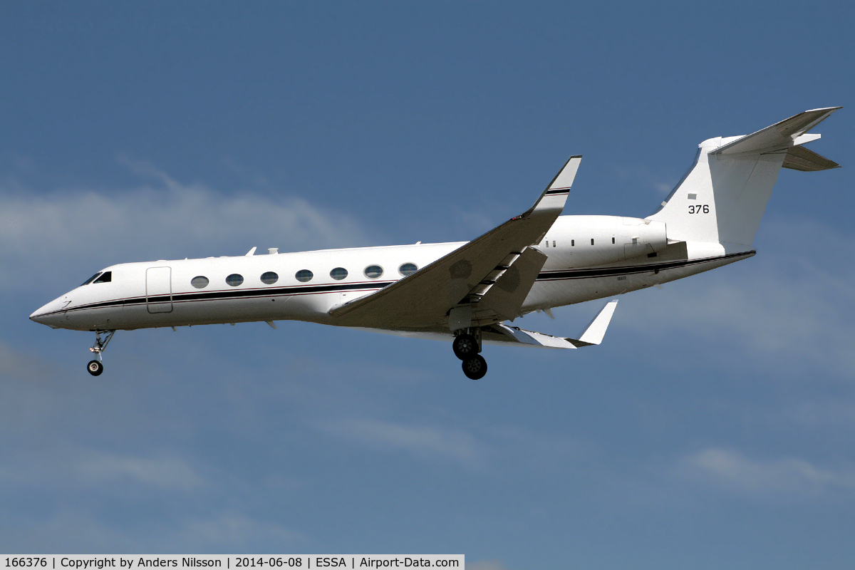 166376, 2004 Gulfstream Aerospace C-37B Gulfstream 550 C/N 5041, On final for runway 26.