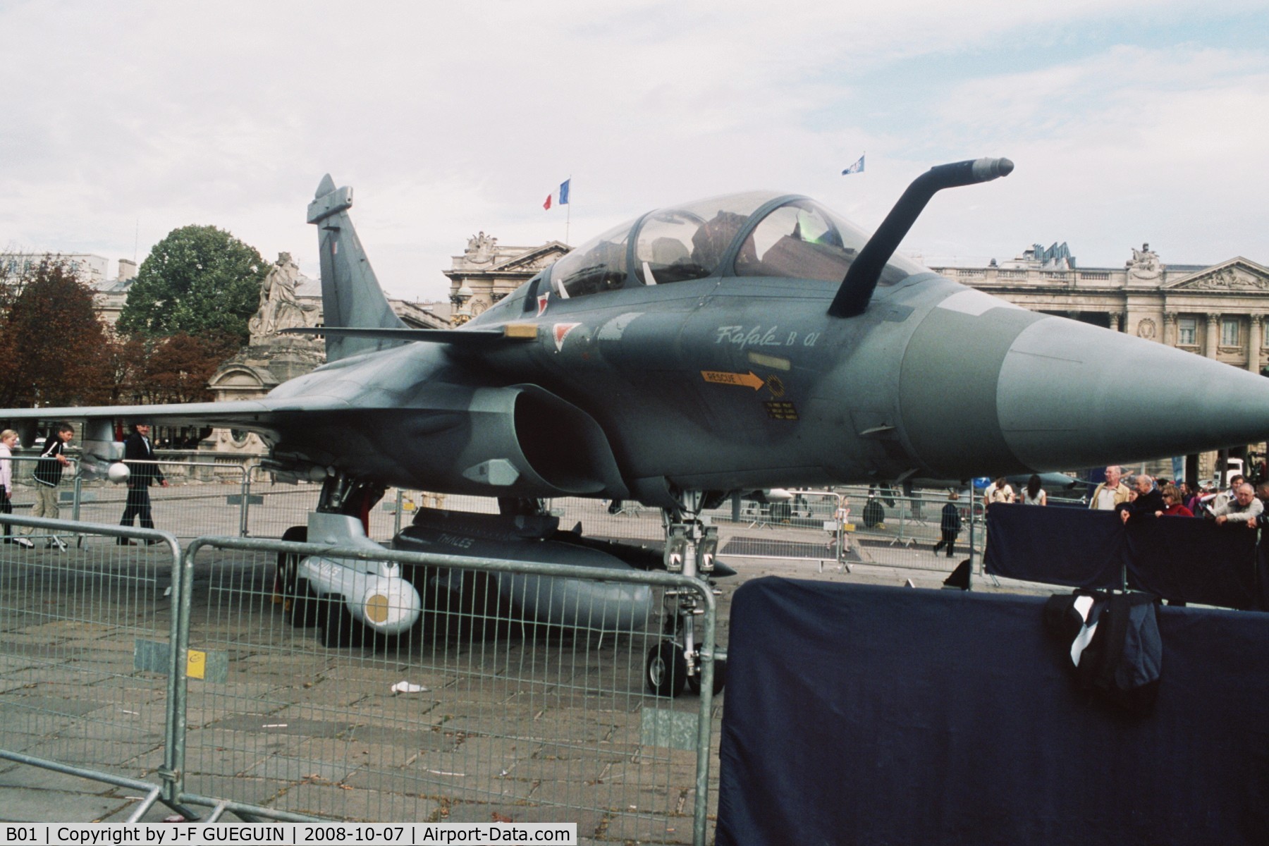 B01, Dassault Rafale B C/N B01, On display at Paris-Champs Elysées for the exhibition 