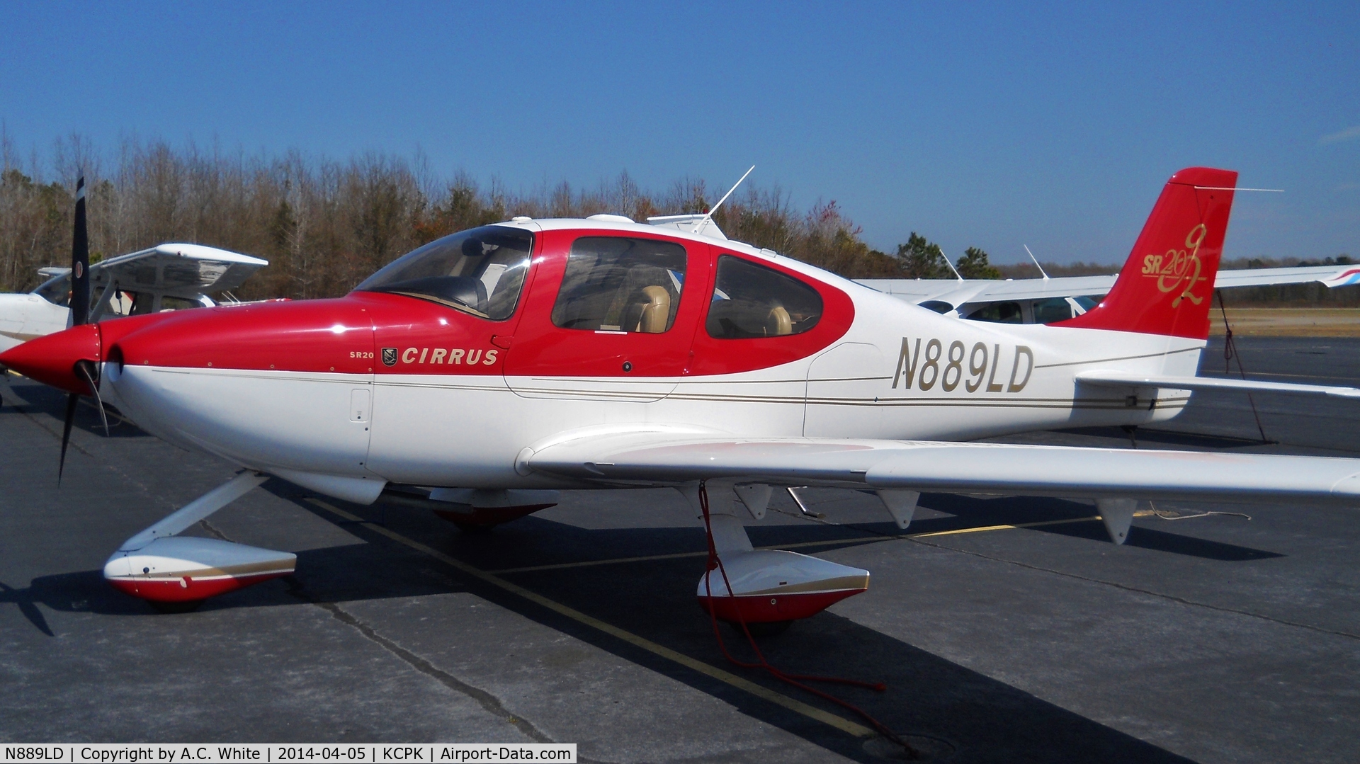 N889LD, 2004 Cirrus SR20 C/N 1434, Cirrus 9LD parked in front of Epix Aviation at Chesapeake.