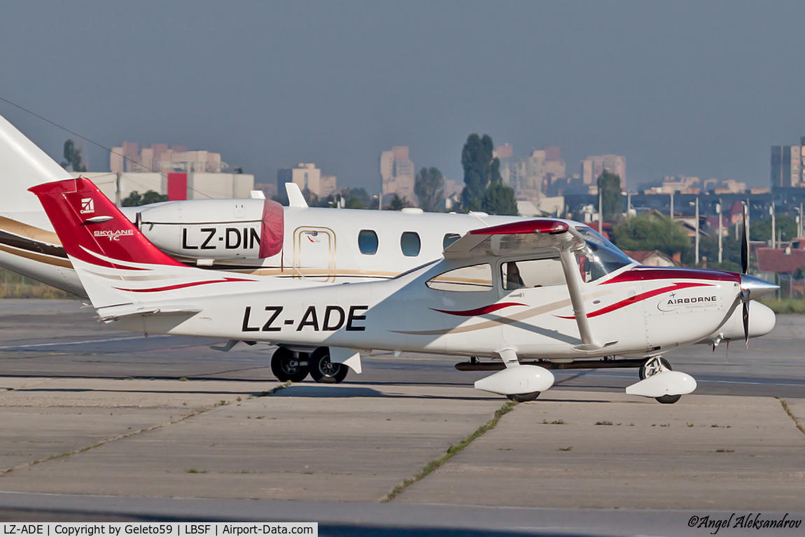 LZ-ADE, Cessna T182T Turbo Skylane C/N T18208846, Apron