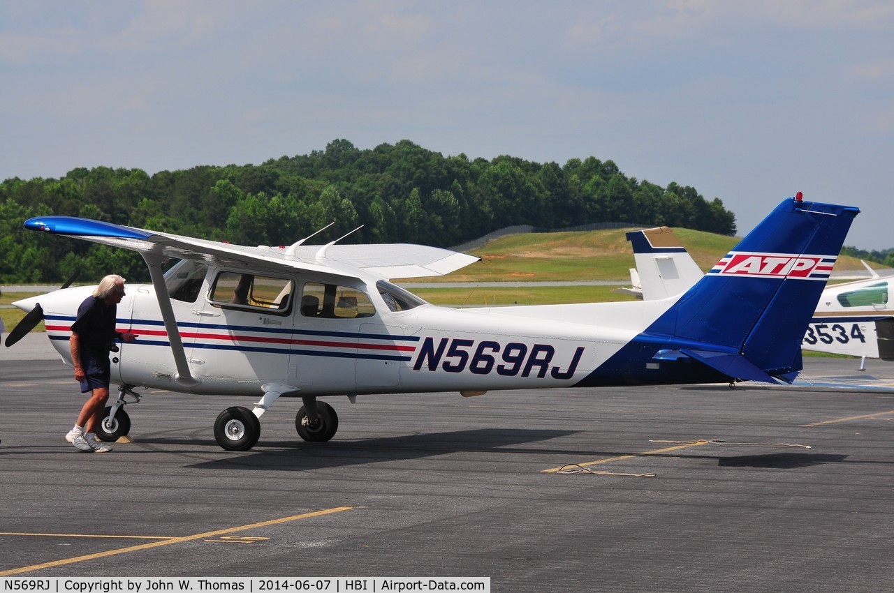 N569RJ, Cessna 172S C/N 172S8896, NC Aviation Museum Fly In, June 7, 2014