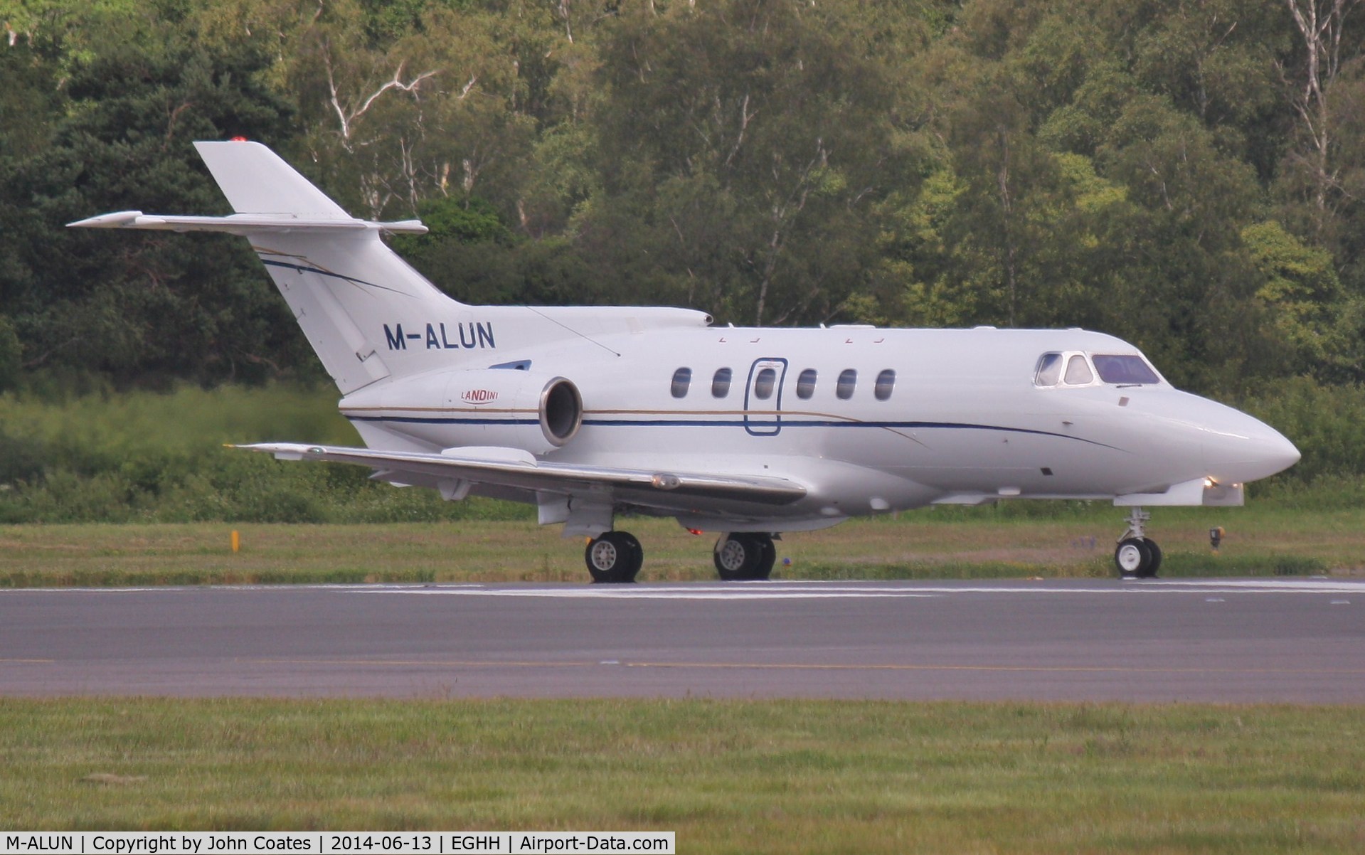 M-ALUN, 1980 British Aerospace HS.125-700A C/N 257075, Taxiing to depart