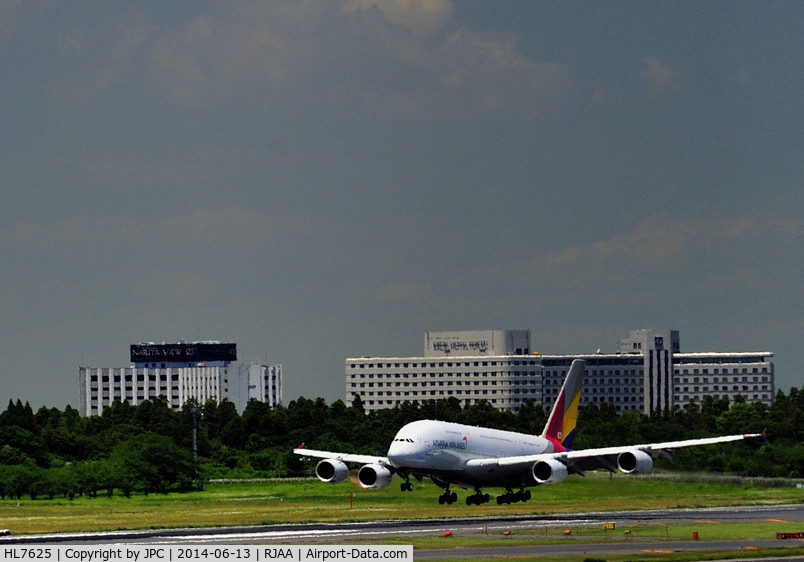 HL7625, 2013 Airbus A380-841 C/N 152, 1st Asiana A380 International Flight, about to land at Narita