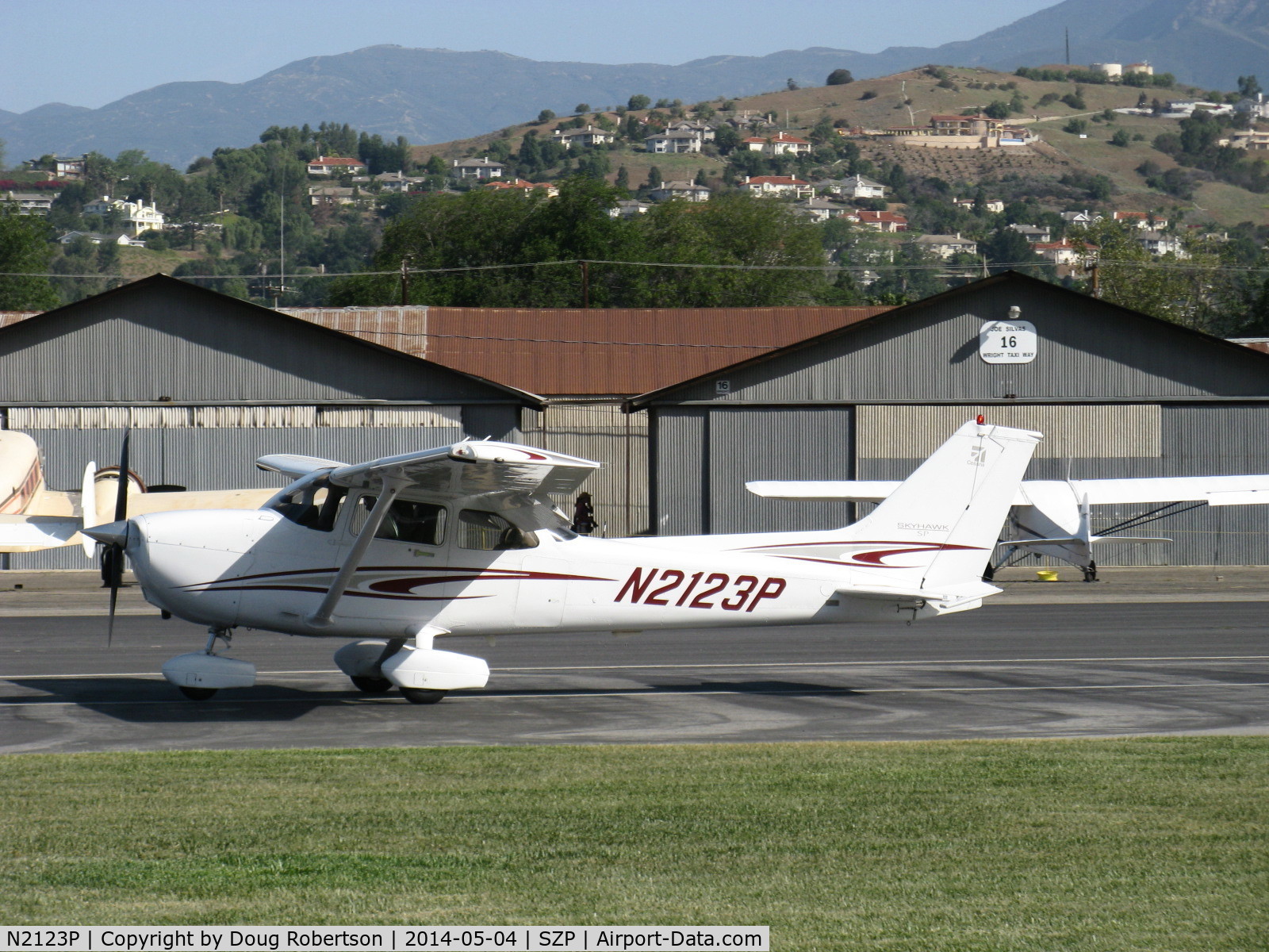 N2123P, 2005 Cessna 172S C/N 172S10000, 2005 Cessna 172S SKYHAWK SP, Lycoming IO-360-L2A 180 Hp, CS prop, landing roll Rwy 22