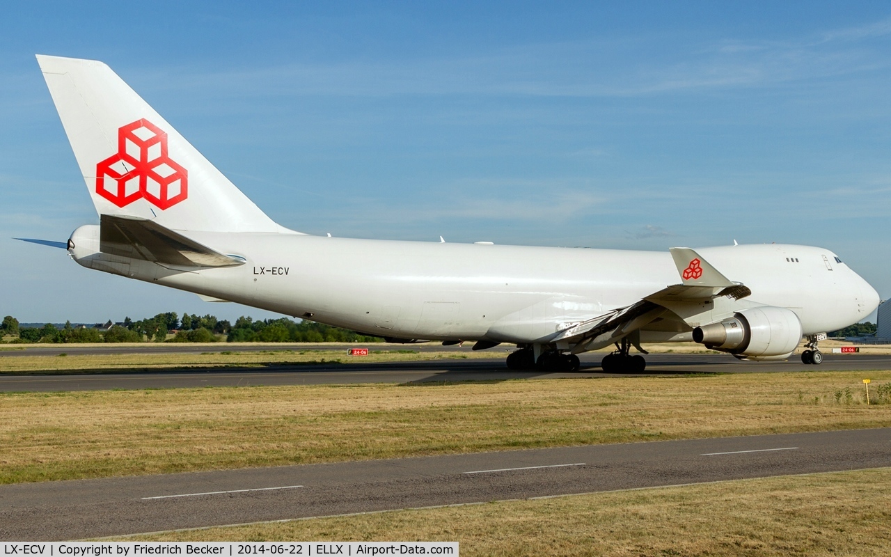 LX-ECV, 2009 Boeing 747-4HQF C/N 37303, taxying to the active, now with Cargolux logo on the tail and winglets