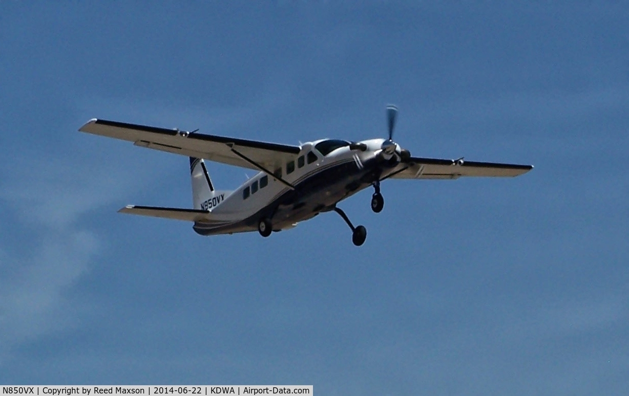 N850VX, 2003 Cessna 208B C/N 208B1003, Returning from jump area.