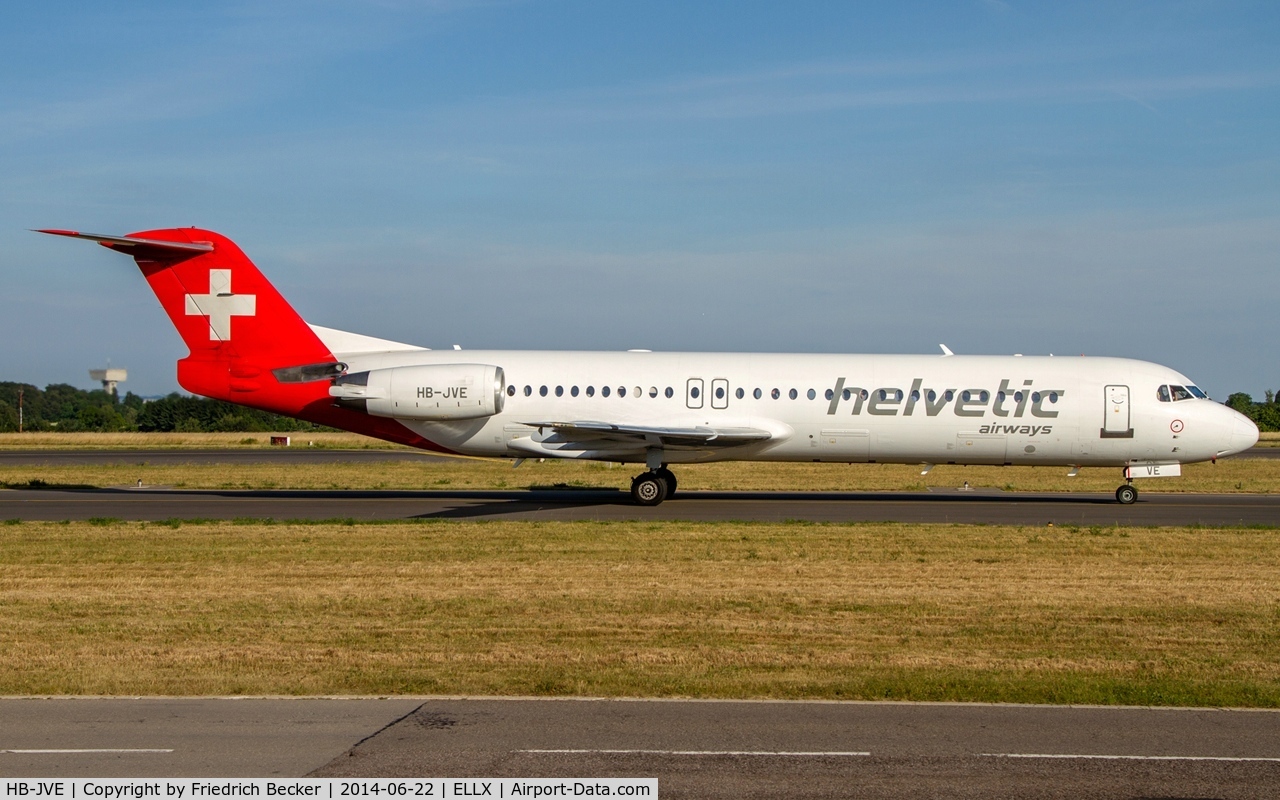 HB-JVE, 1993 Fokker 100 (F-28-0100) C/N 11459, taxying to the active