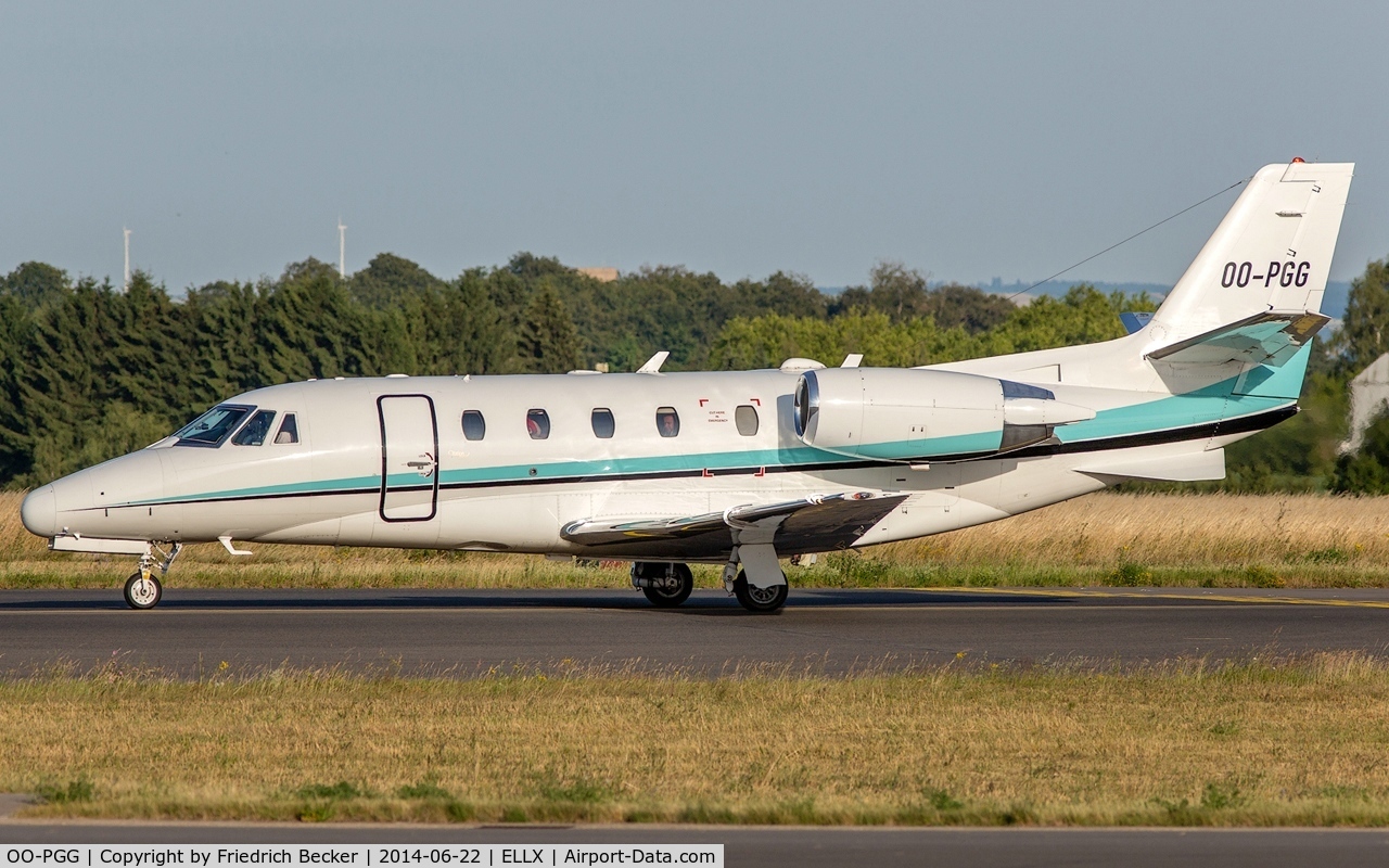 OO-PGG, 2002 Cessna 560XL Citation Excel C/N 560-5230, taxying to the apron