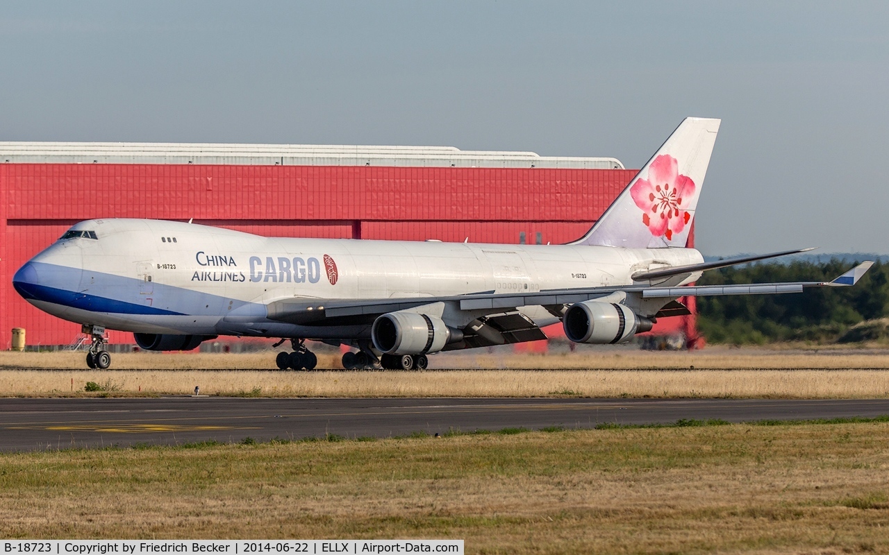 B-18723, 2006 Boeing 747-409F C/N 34266, decelerating after touchdown