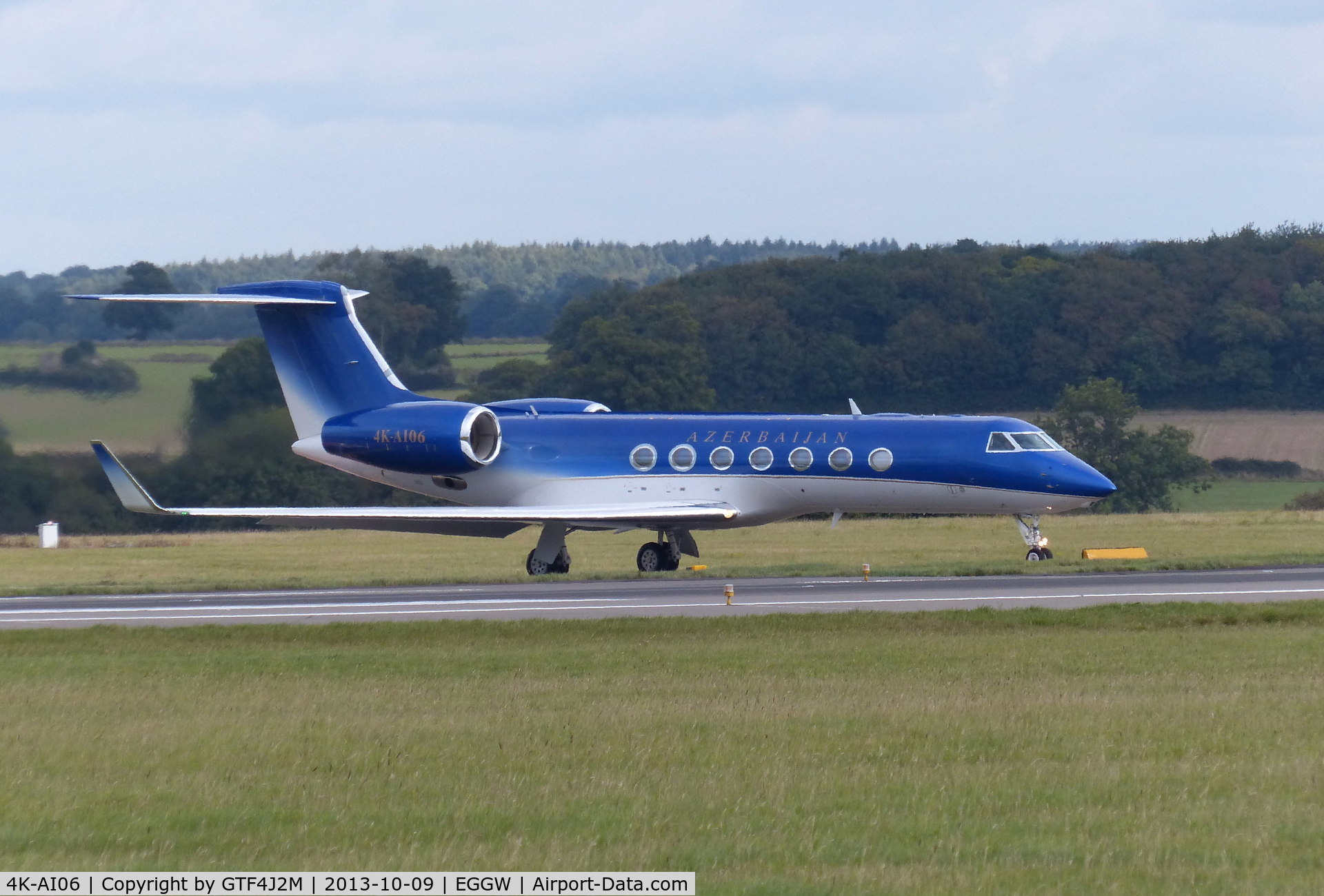 4K-AI06, 2010 Gulfstream Aerospace GV-SP (G550) C/N 5277, 4K-A106  at Luton 9.10.13