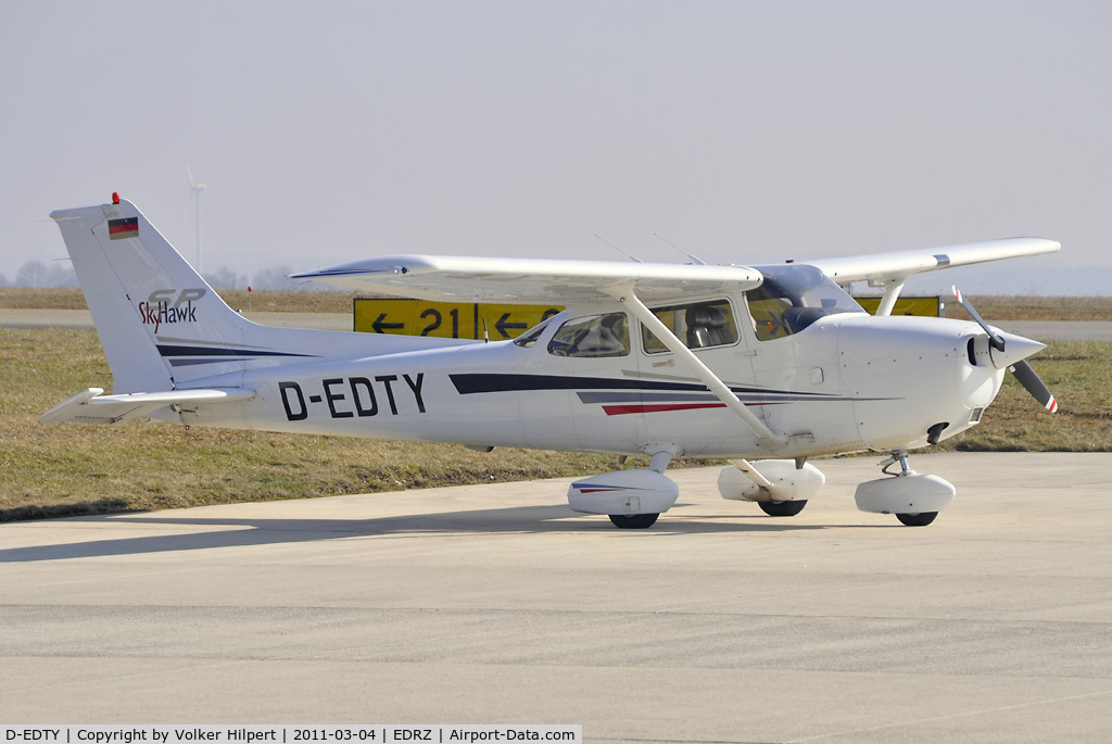 D-EDTY, Cessna 172S C/N 172S-9084, at zqw