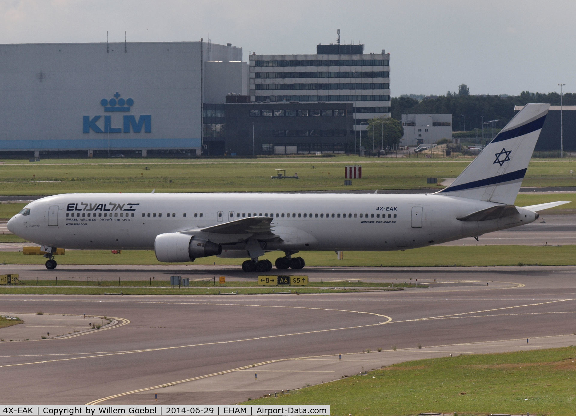 4X-EAK, 1997 Boeing 767-3Q8 C/N 27600, Taxi to the gate of Schiphol Airport