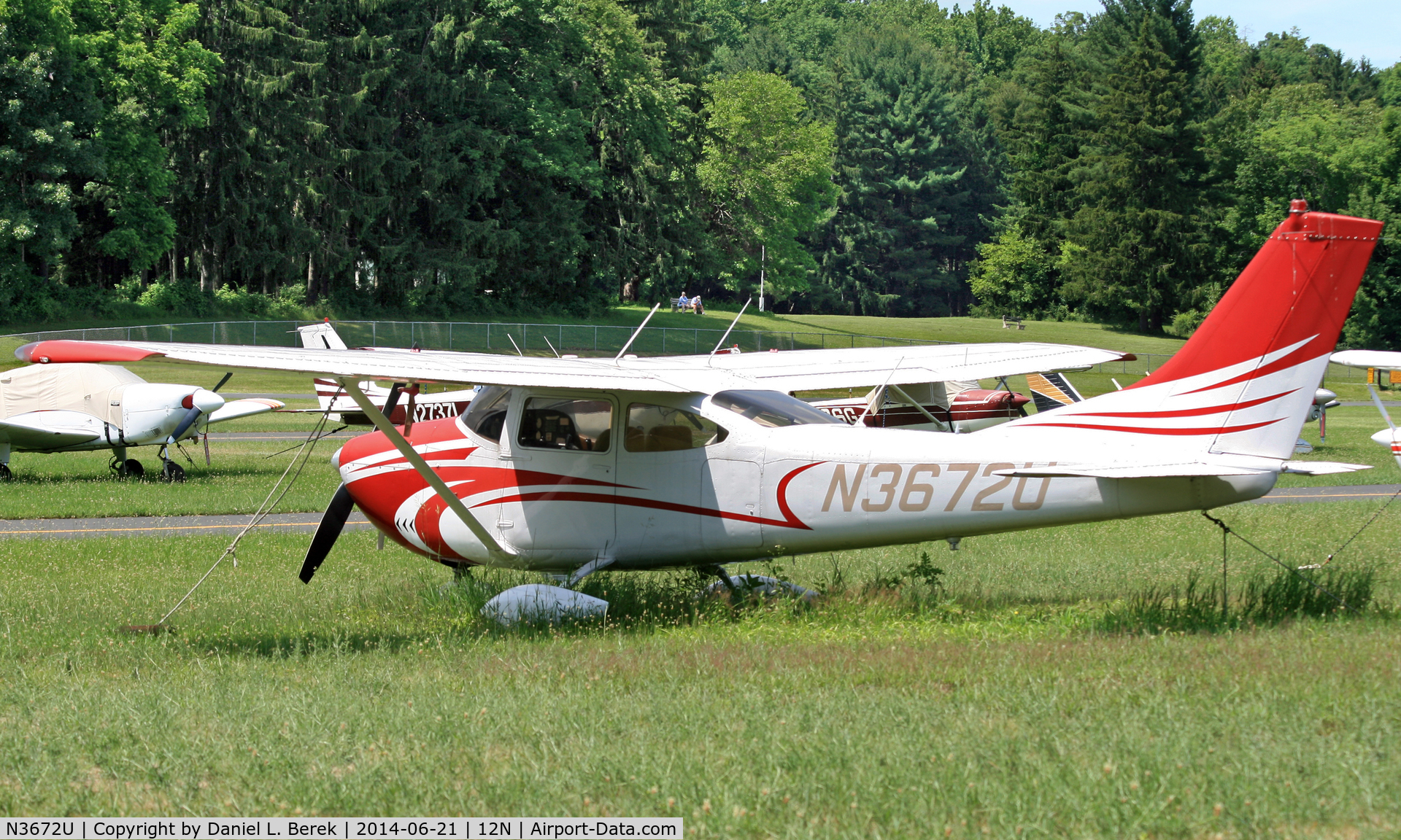 N3672U, 1963 Cessna 182G Skylane C/N 18255072, Seen in 2014, with a new color scheme.