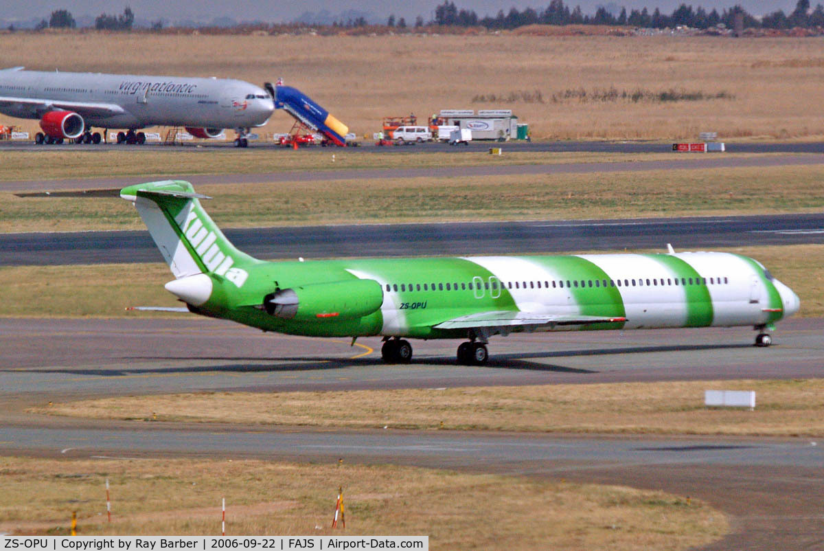 ZS-OPU, 1983 McDonnell Douglas MD-82 (DC-9-82) C/N 48021, McDonnell Douglas DC-9-82 [48021] (Kulula Airlines) Johannesburg Int~ZS 22/09/2006