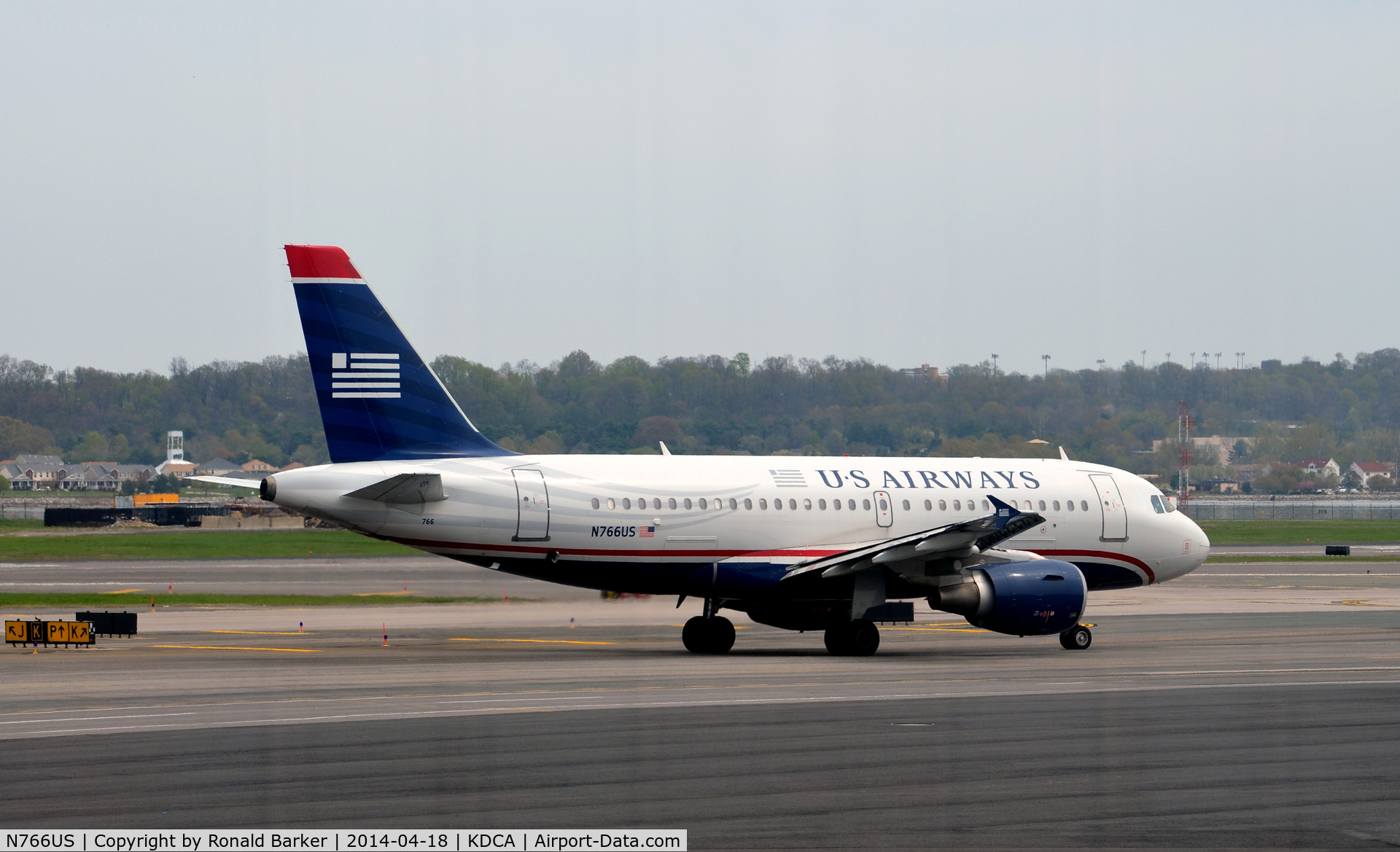 N766US, 2000 Airbus A319-112 C/N 1378, Taxi National Airport
