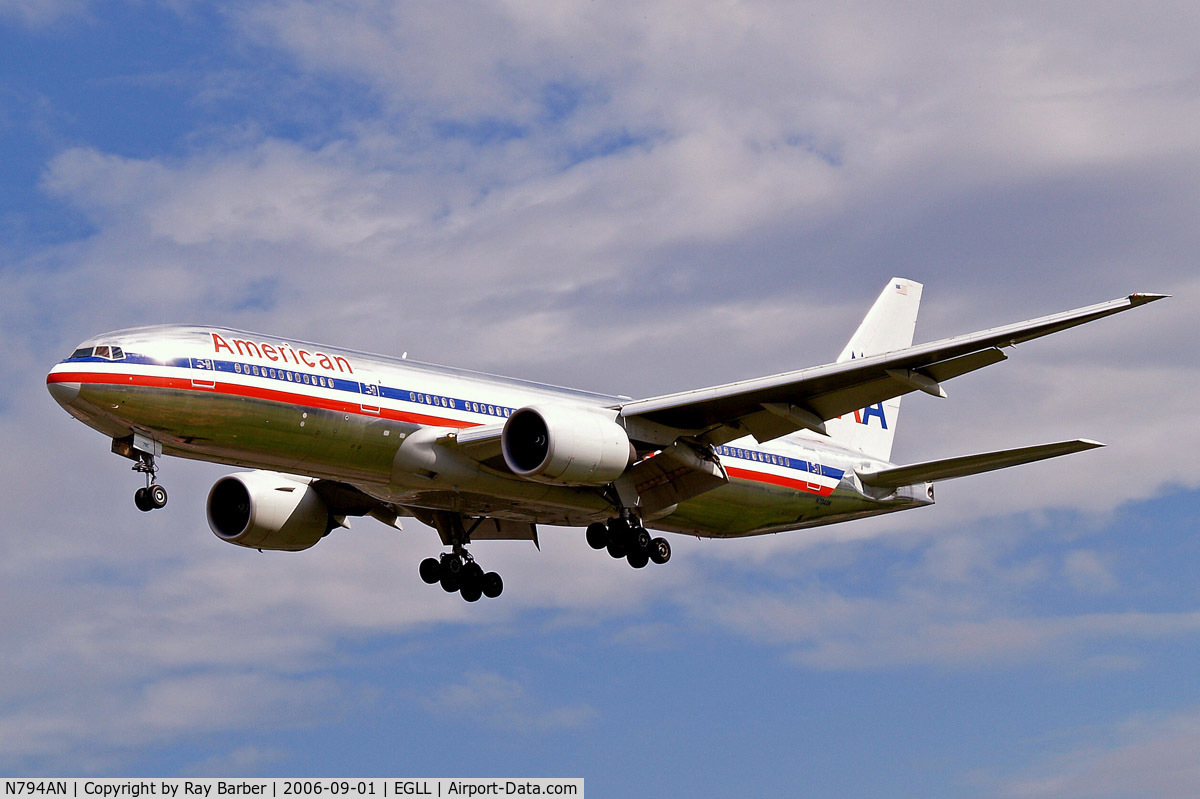 N794AN, 2000 Boeing 777-223 C/N 30256, Boeing 777-223ER [30256] (American Airlines) Heathrow~G 01/09/2006. On finals 27L.