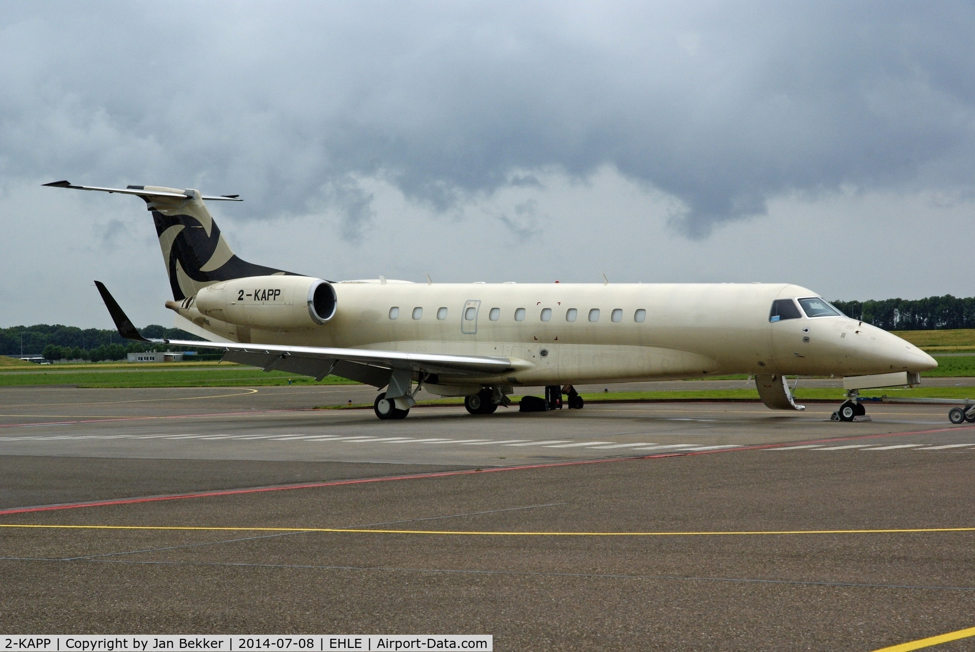 2-KAPP, 2009 Embraer EMB-135BJ Legacy 600 C/N 14501089, At Lelystad Airport to get a new livery. (and registration: 9H-KAP)