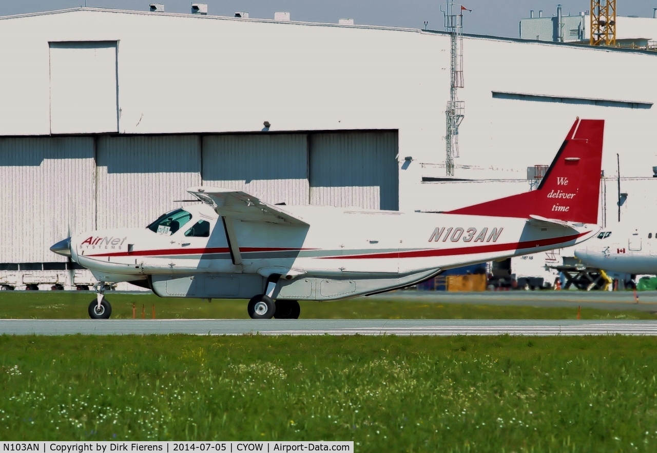 N103AN, 2001 Cessna 208B Super Cargomaster C/N 208B0928, Departing from rwy 25 R.