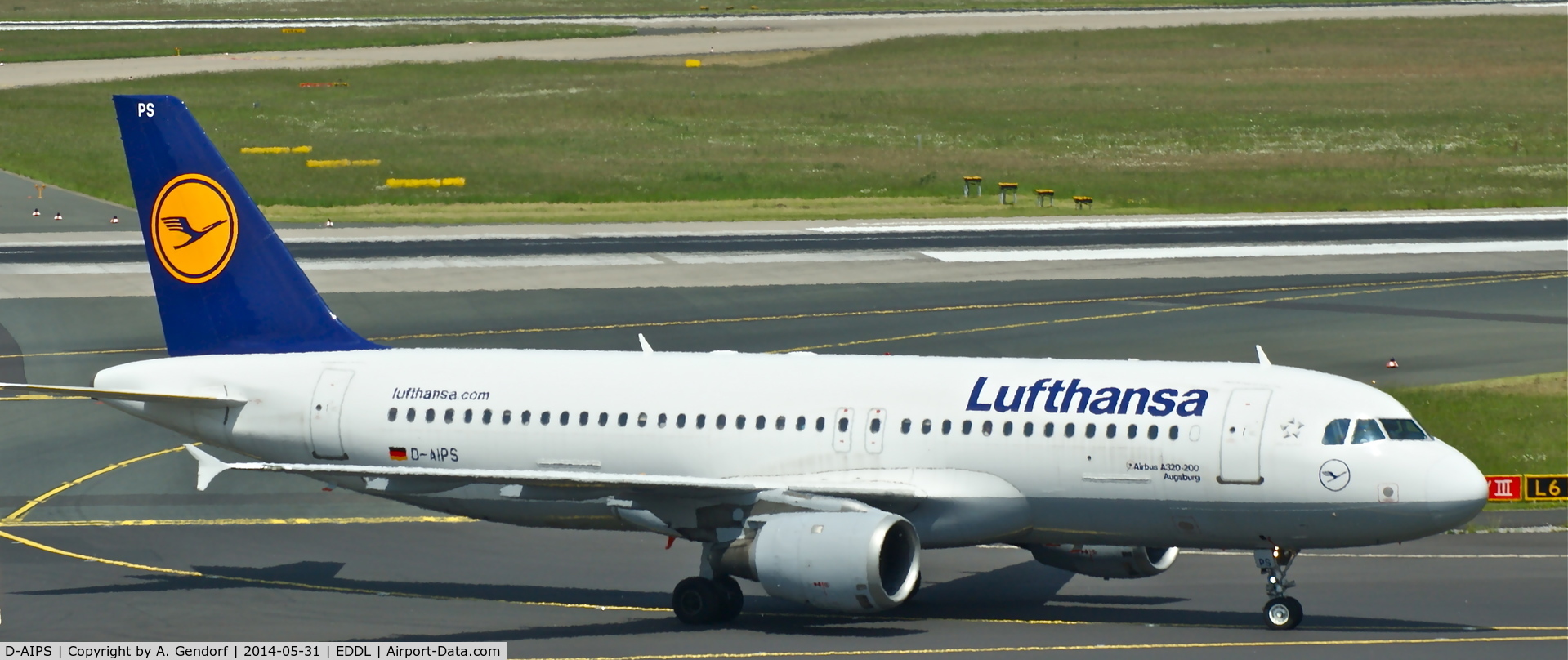 D-AIPS, 1990 Airbus A320-211 C/N 0116, Lufthansa, is here taxiing shortly after arrival at Düsseldorf Int'l(EDDL)