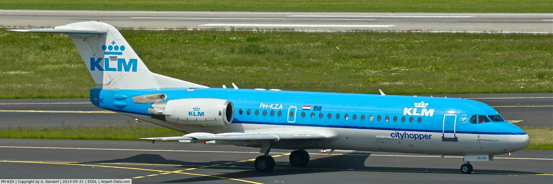 PH-KZA, 1996 Fokker 70 (F-28-070) C/N 11567, KLM Cityhopper, is here taxiing at Düsseldorf Int'l(EDDL)