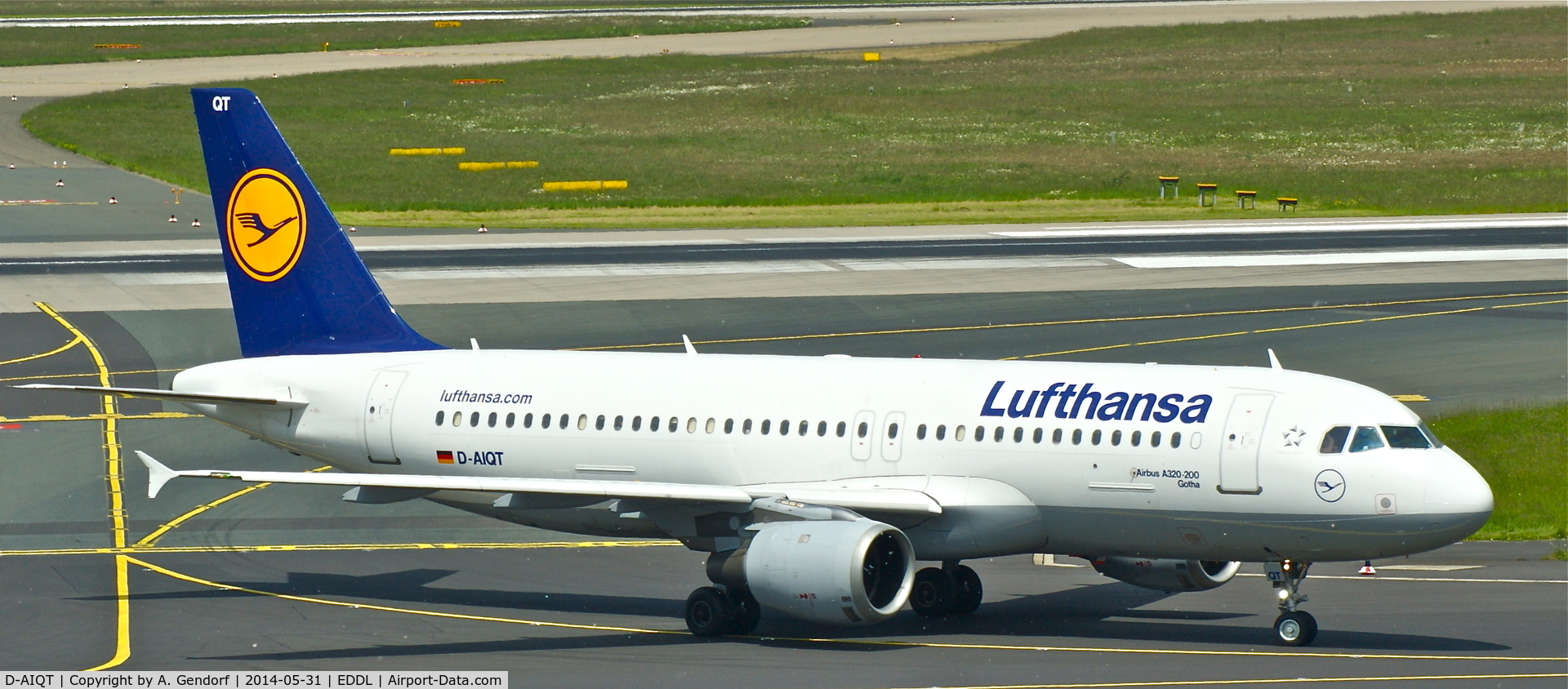 D-AIQT, 2000 Airbus A320-211 C/N 1337, Lufthansa, is here shortly after landing at Düsseldorf Int'l(EDDL)
