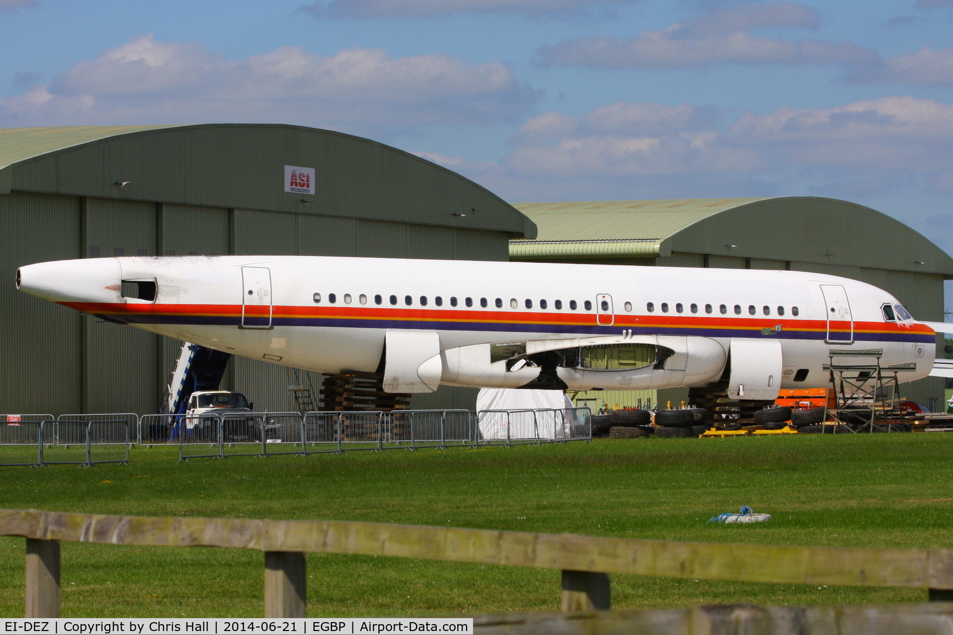 EI-DEZ, 2000 Airbus A319-112 C/N 1283, only the fuselage remains of this ex Meridiana A319 which may see a new lease in life as a cabin trainer