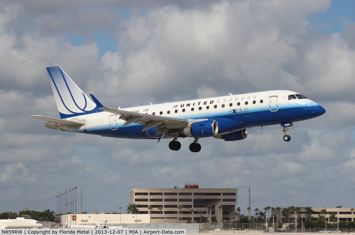 N859RW, 2005 Embraer 170SE (ERJ-170-100SE) C/N 17000082, United Express E170