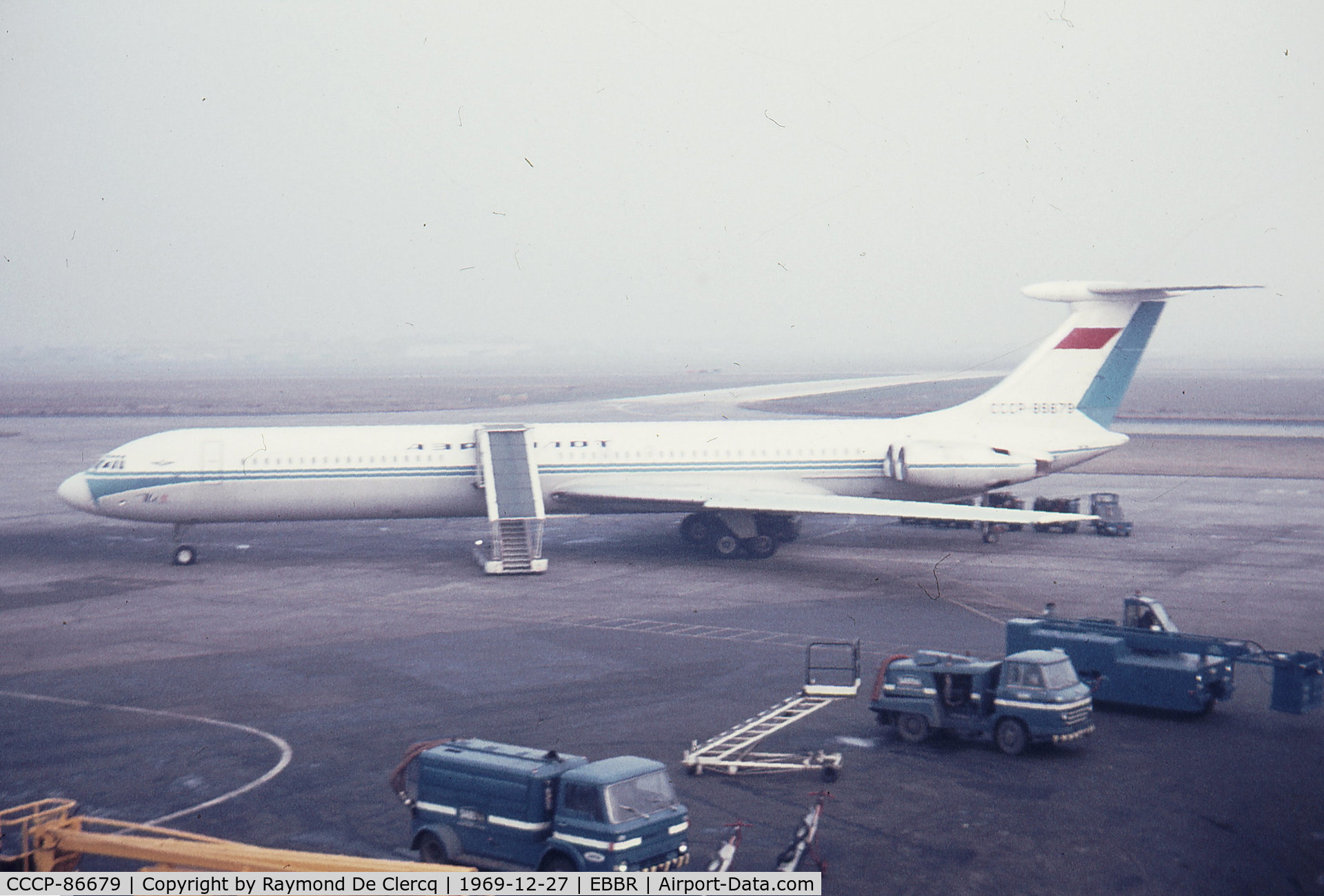 CCCP-86679, Ilyushin IL-62 C/N 80404, At Brussels Airport on 27-12-1969.