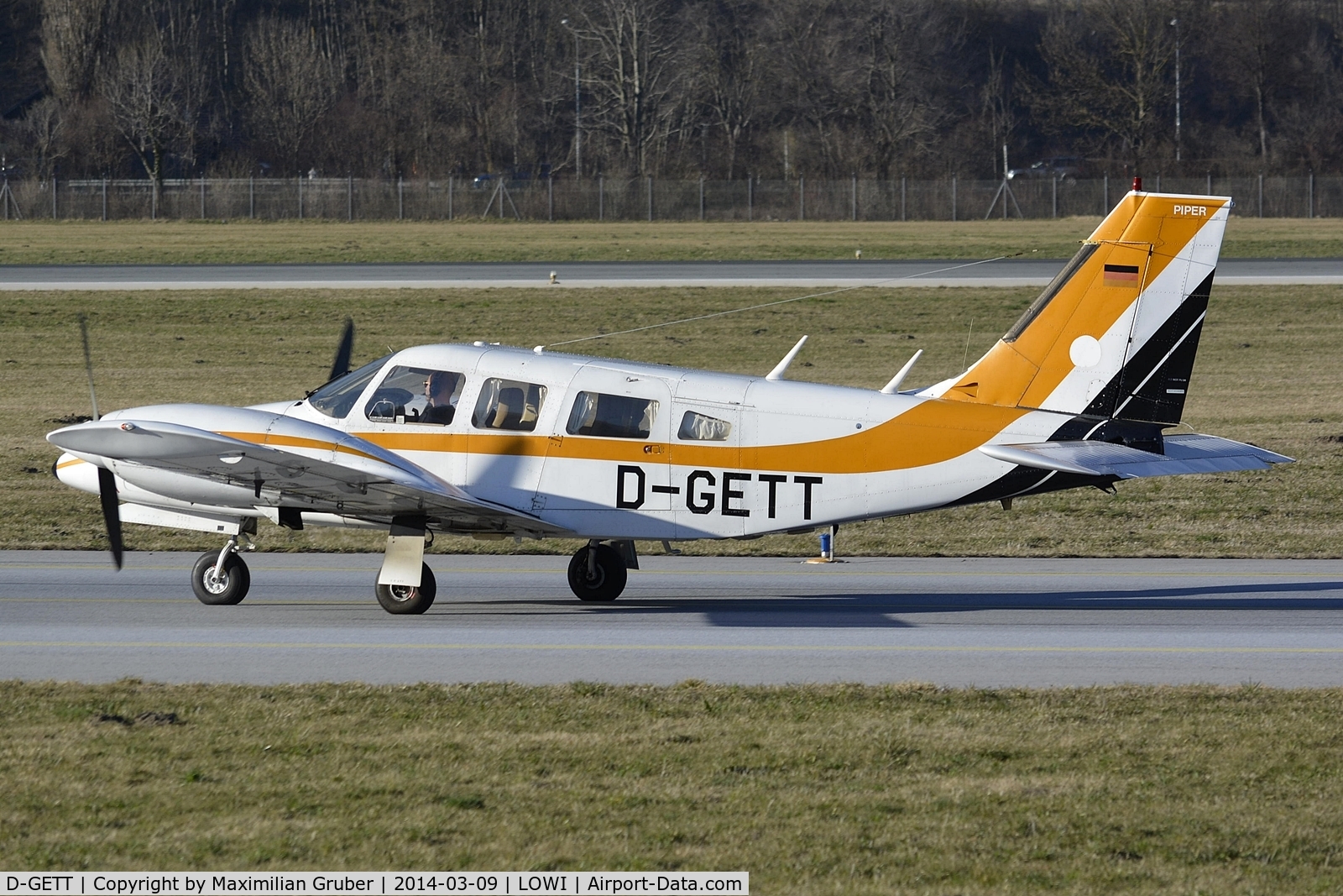 D-GETT, 1977 Piper PA-34-200T Seneca II C/N 34-7770376, Private