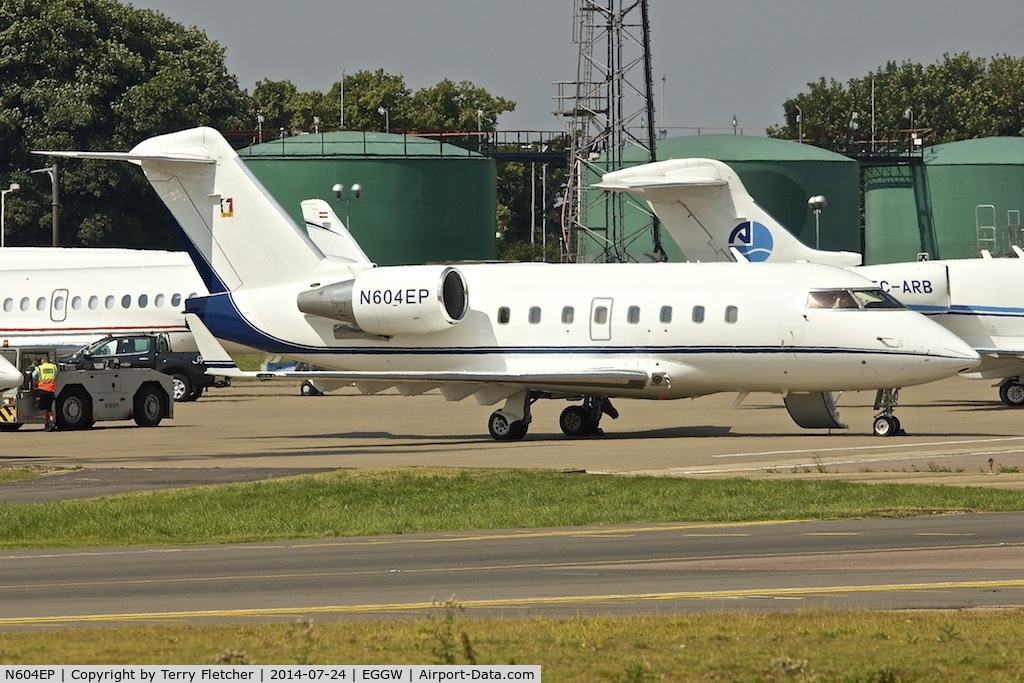 N604EP, 2000 Bombardier Challenger 604 (CL-600-2B16) C/N 5462, Bombardier CL604, c/n: 5462 at Luton