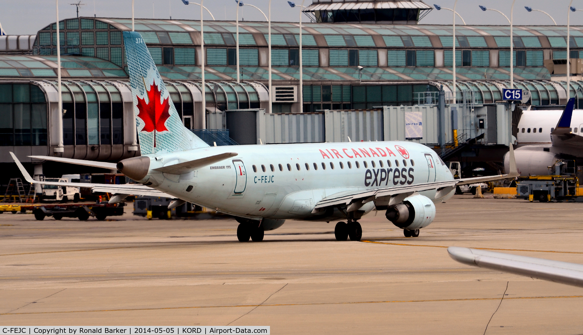 C-FEJC, 2005 Embraer 175SU (ERJ-170-200SU) C/N 17000089, Taxi for takeoff O'Hare