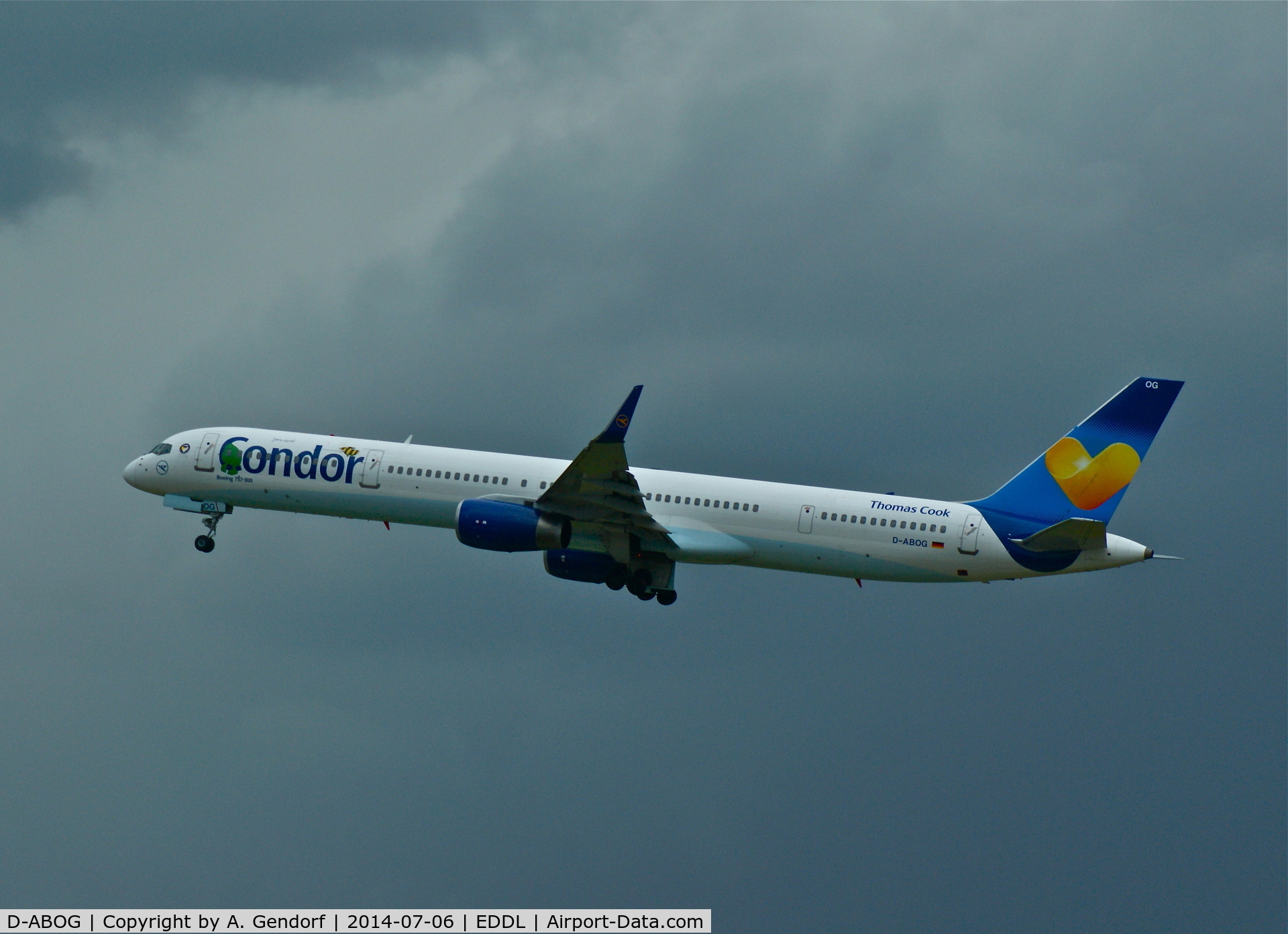 D-ABOG, 1999 Boeing 757-330 C/N 29014, Condor, is taking off at Düsseldorf Int'l(EDDL)