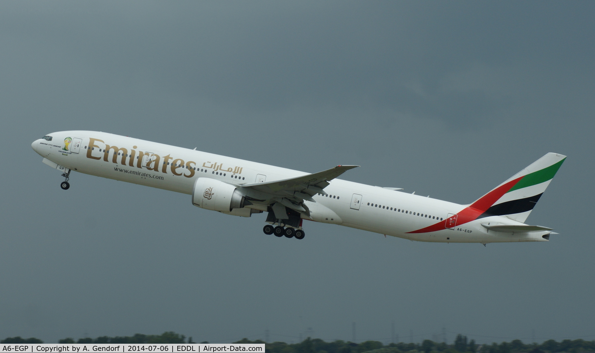 A6-EGP, 2012 Boeing 777-31H/ER C/N 35599, Emirates, is powerfull taking off at Düsseldorf Int'l(EDDL)