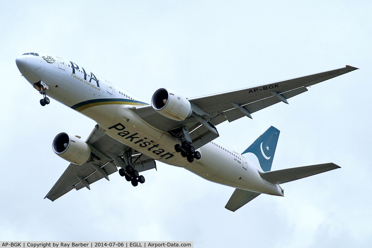 AP-BGK, 2004 Boeing 777-240/ER C/N 33776, Boeing 777-240ER [33776] (Pakistan International Airlines) Home~G 06/07/2014. On approach 27R.