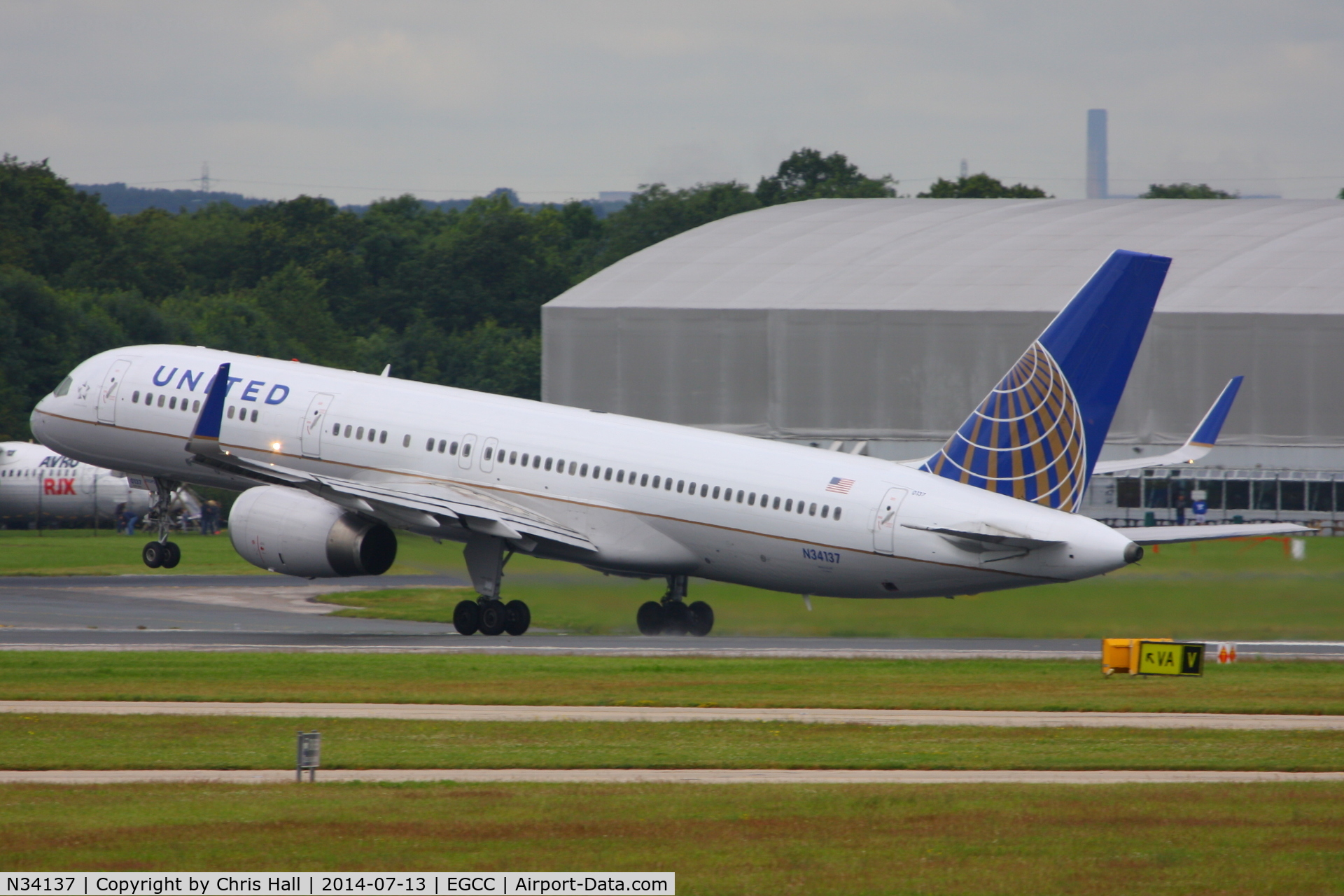 N34137, 1999 Boeing 757-224 C/N 30229, United