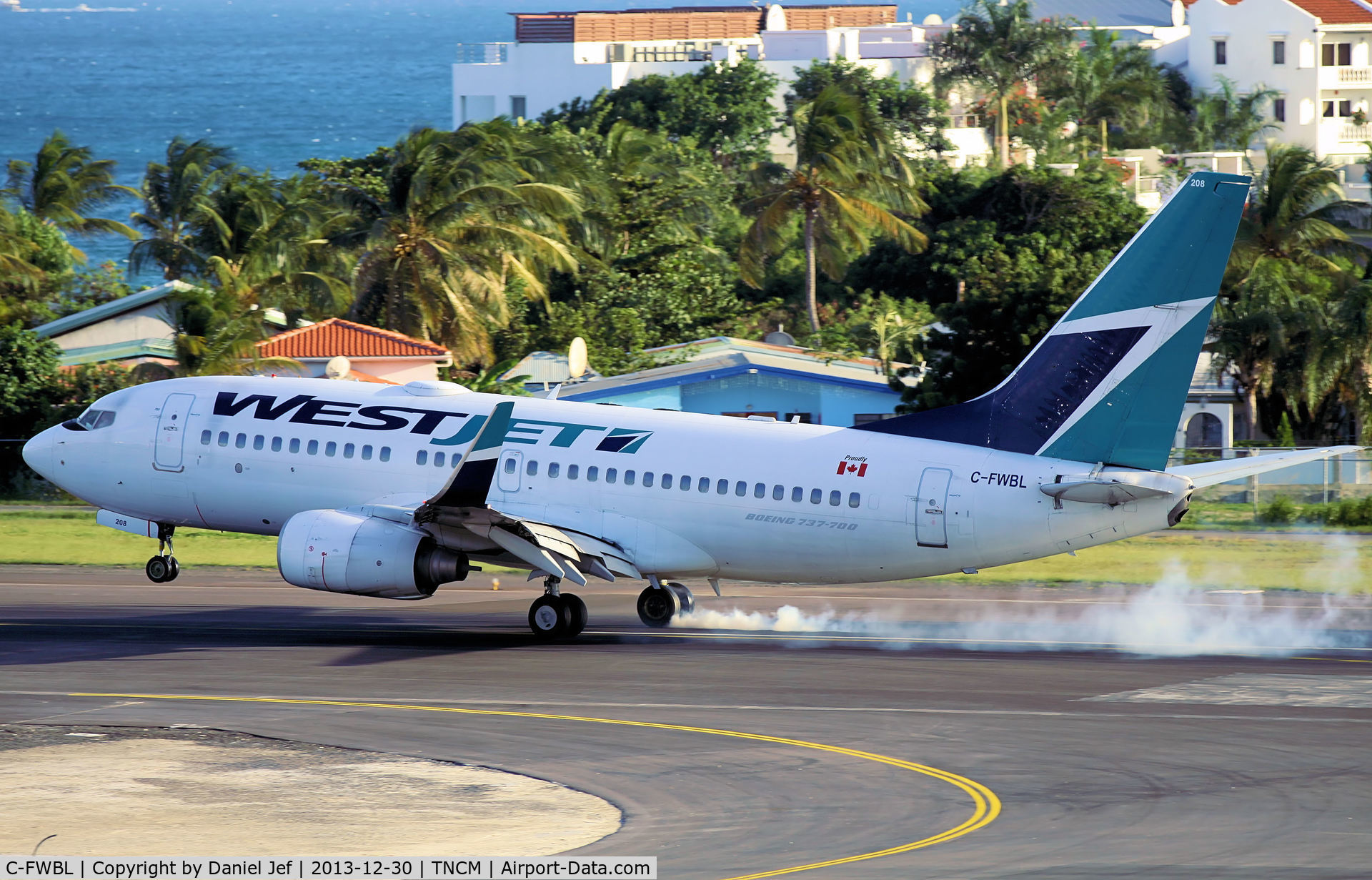 C-FWBL, 2003 Boeing 737-7CT C/N 32750, C-FWBL