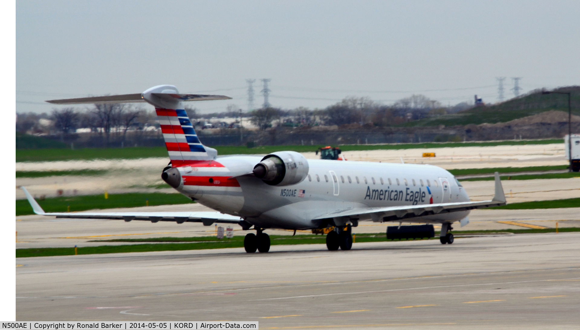 N500AE, 2001 Bombardier CRJ-701 (CL-600-2C10) Regional Jet C/N 10025, Taxi O'Hare