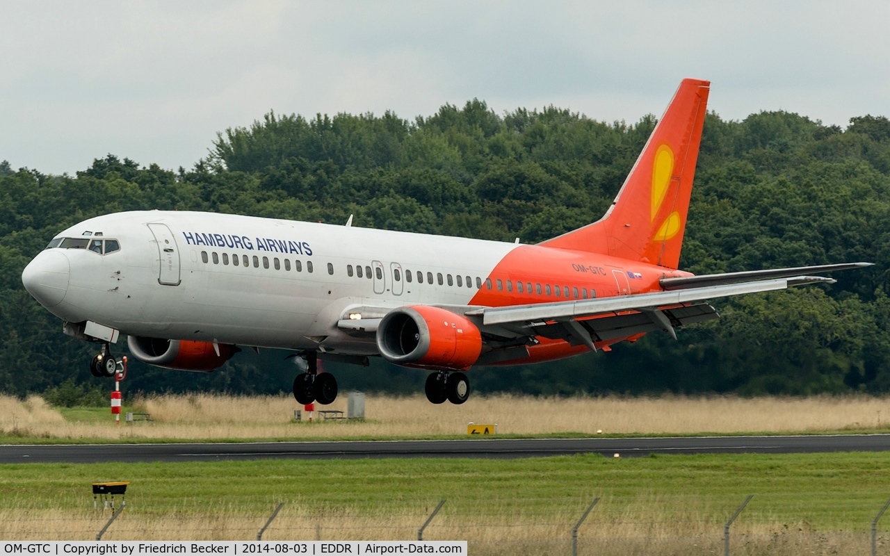 OM-GTC, 1992 Boeing 737-430 C/N 27001, moments prior touchdown