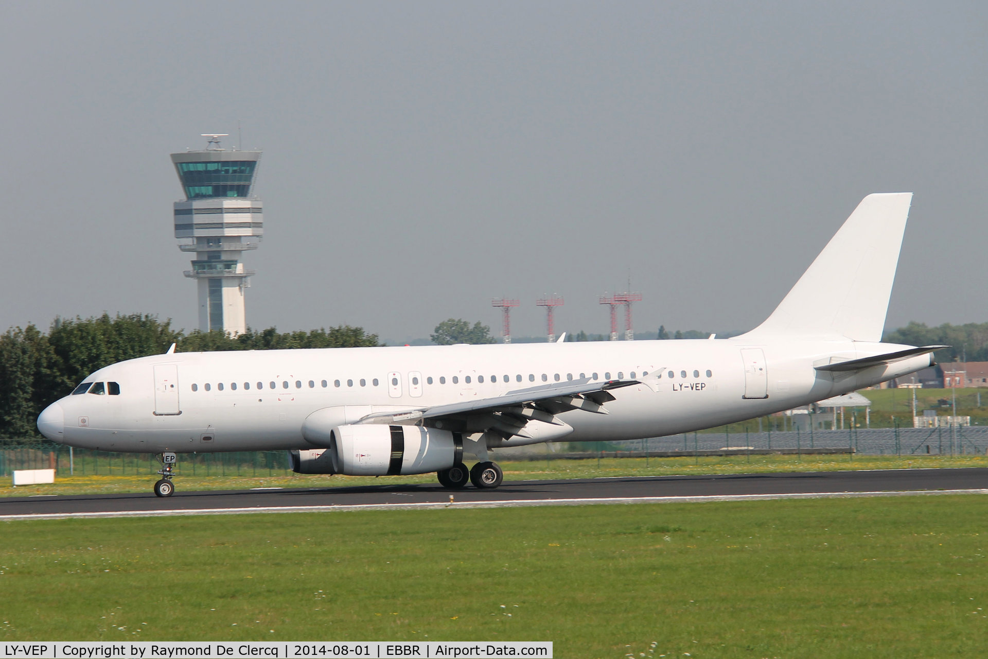 LY-VEP, 1995 Airbus A320-233 C/N 558, Landing on 25L