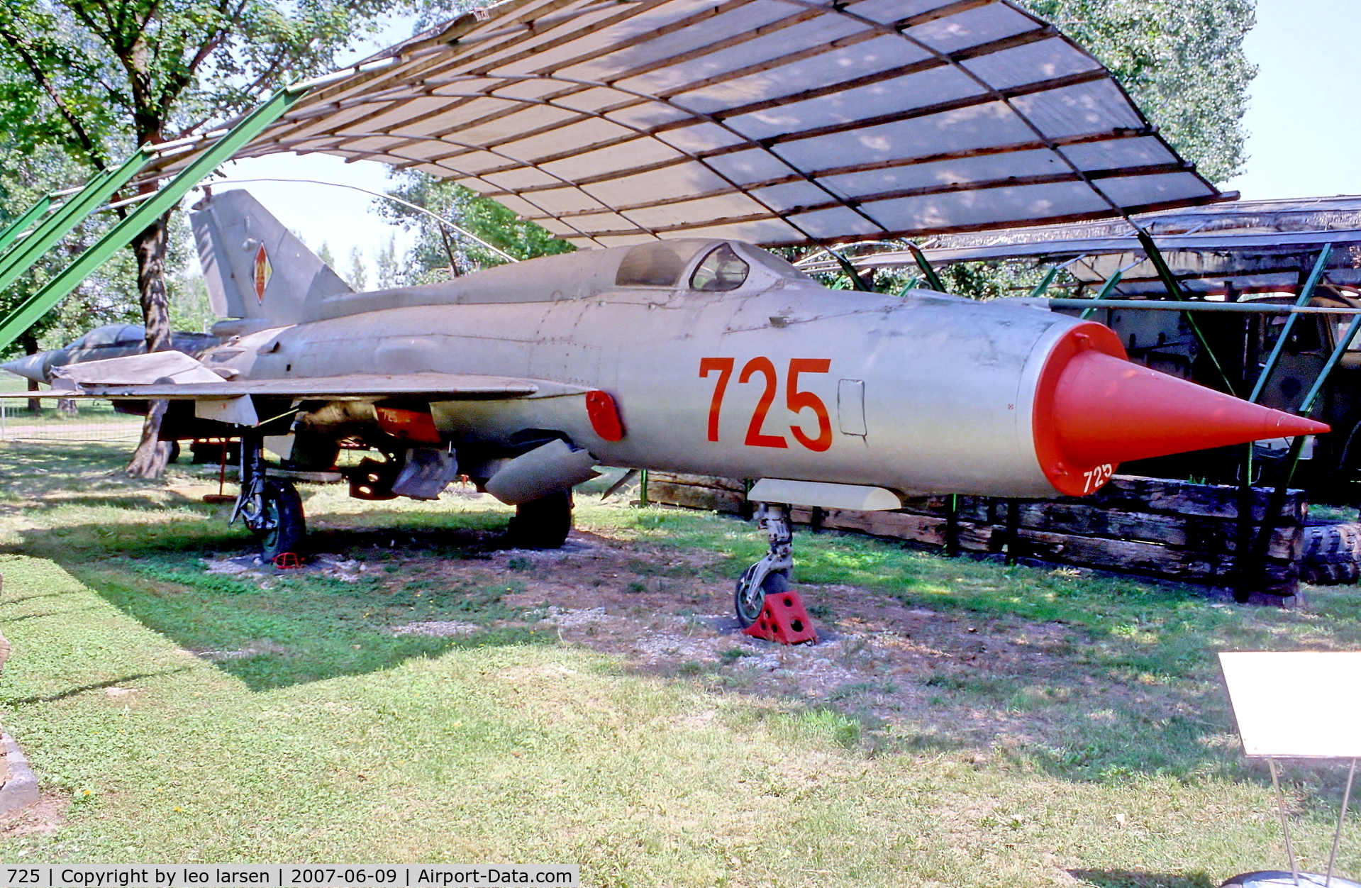 725, 1966 Mikoyan-Gurevich MiG-21PFM/SPS-K C/N 94A4212, Merseburg Technik museum 9.6.07