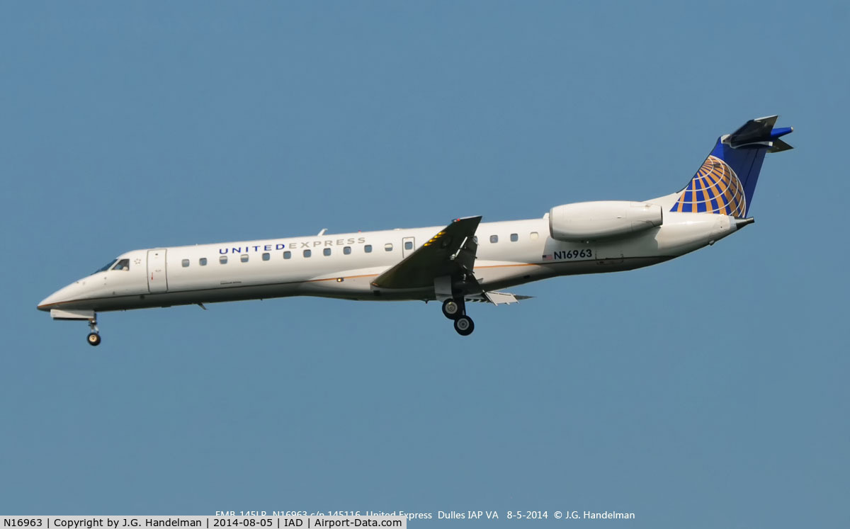 N16963, 1999 Embraer ERJ-145LR (EMB-145LR) C/N 145116, On final.